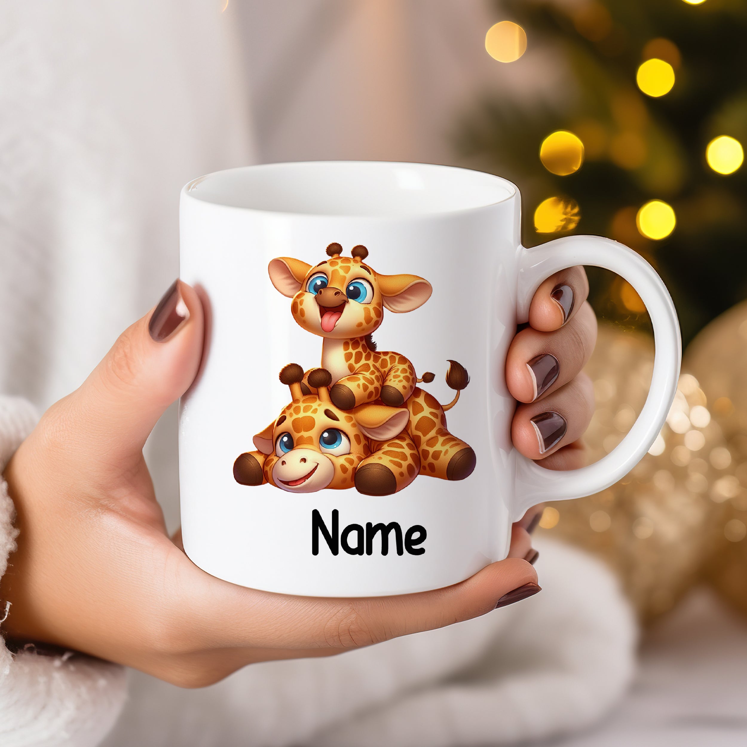 Weißer Becher mit Giraffen-Motiv und personalisierbarem Namen.