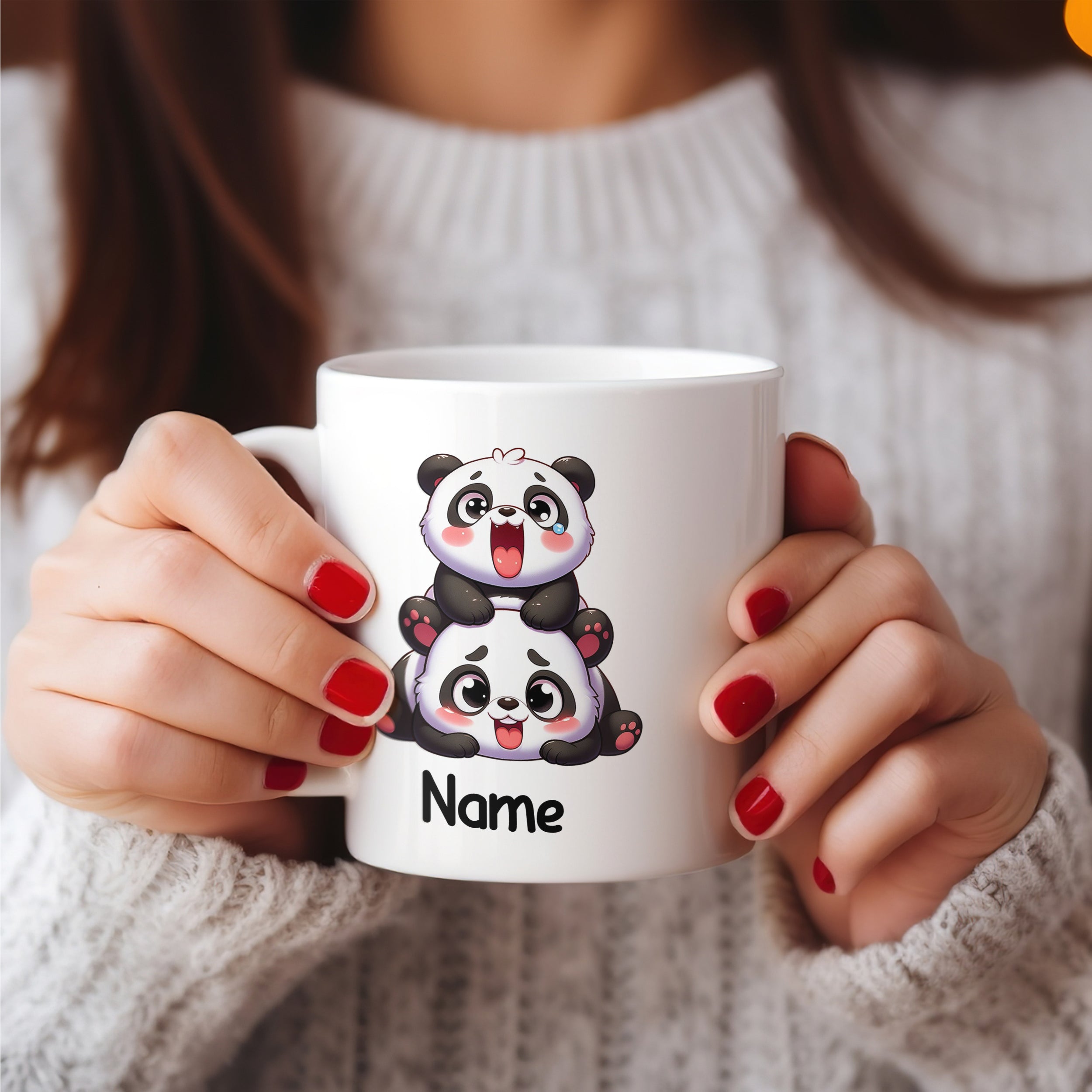 Weißer Becher mit zwei niedlichen Pandas und Name.