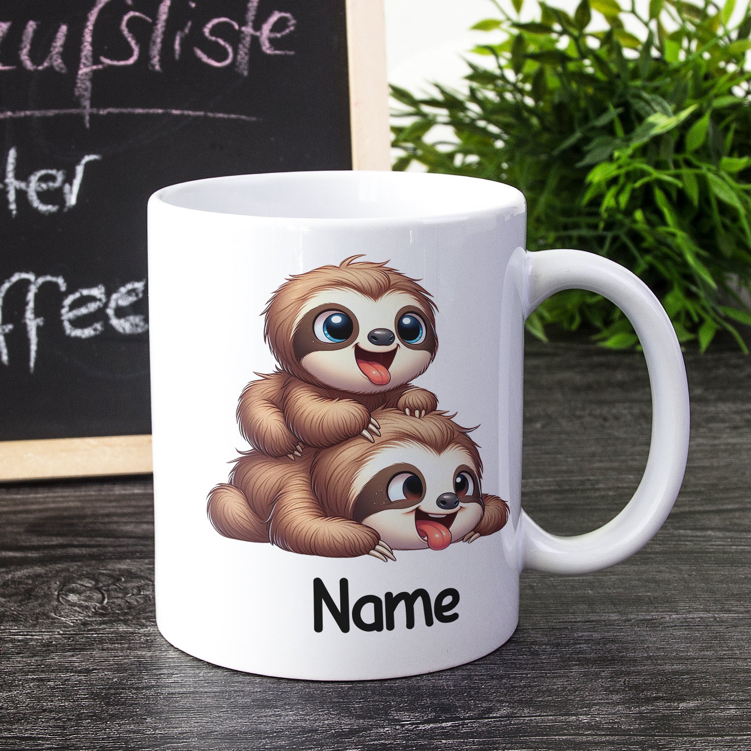Weißer Becher mit zwei niedlichen Faultieren und Name.
