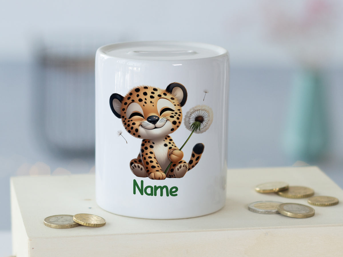 Spardose mit niedlichem Leoparden und personalisierbarem Namen.