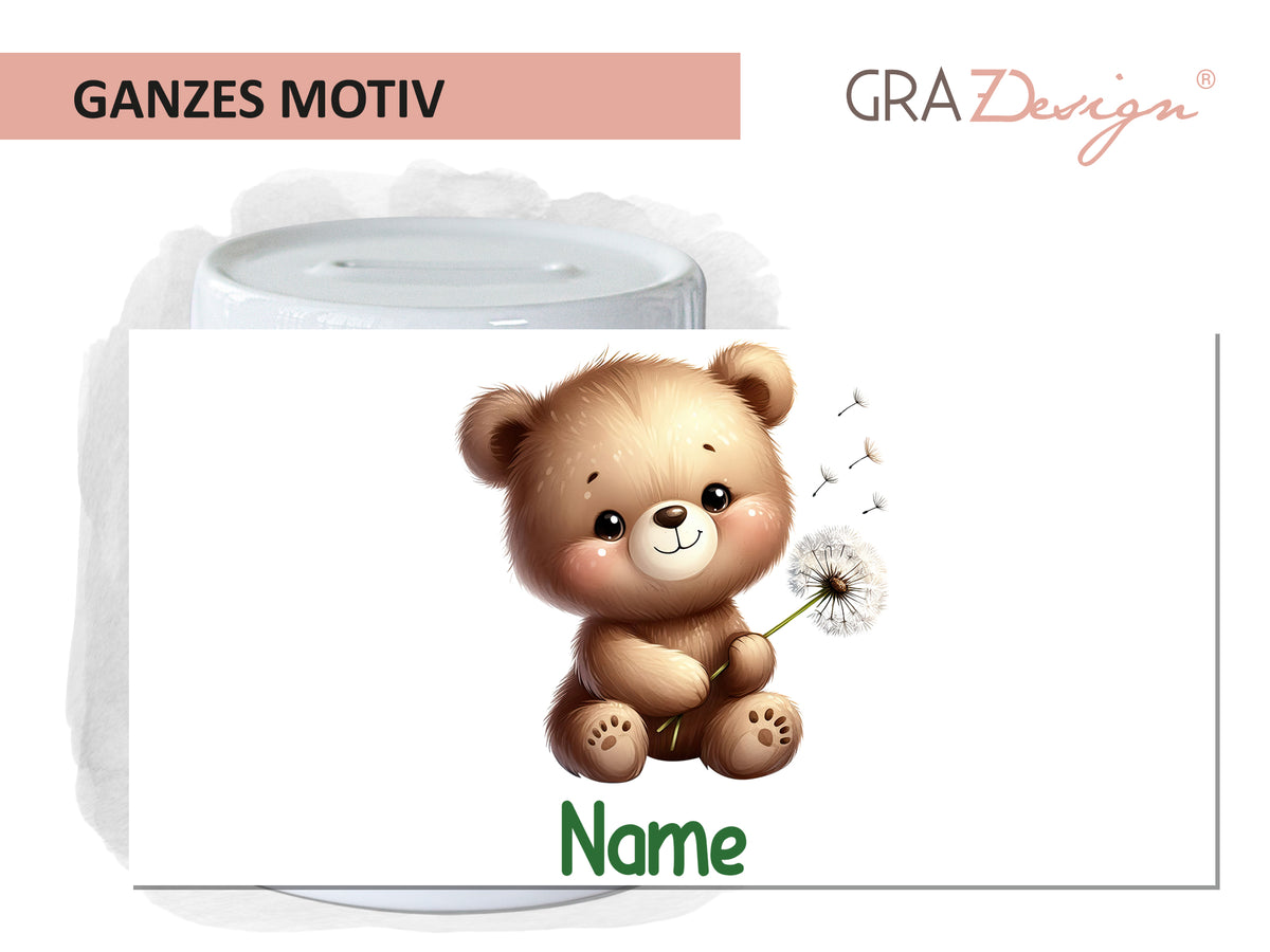 Brauner Bär mit Pusteblume und grünem Namen.