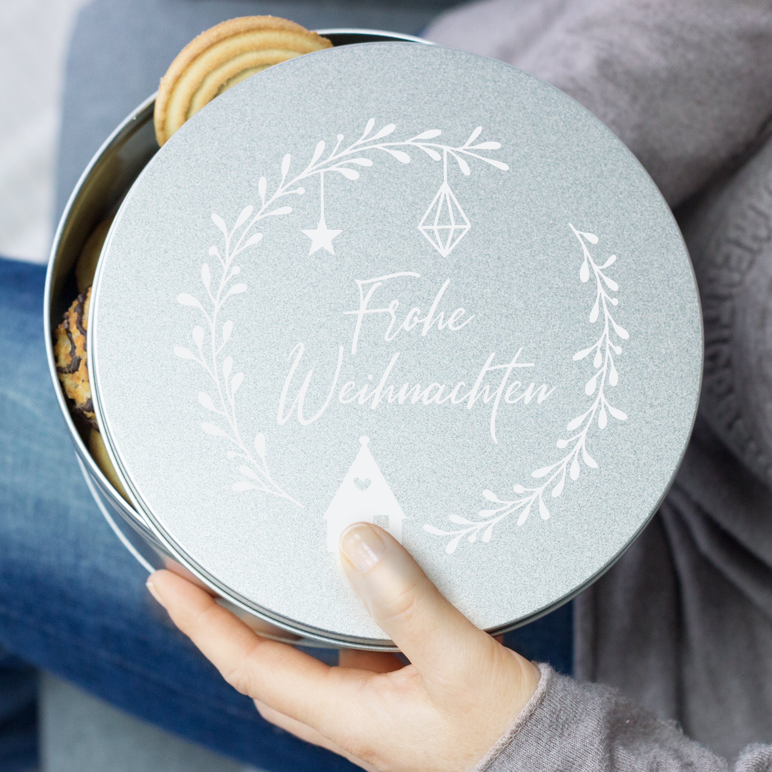 Silberne Weihnachtsdose mit Aufschrift "Frohe Weihnachten".