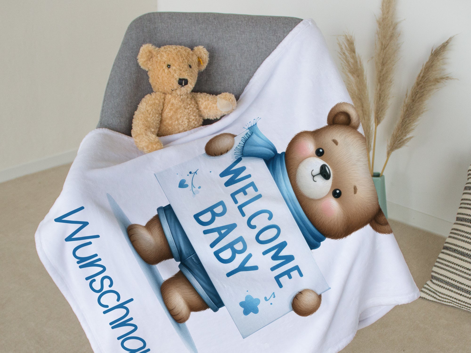 Babydecke mit Bärenmotiv, blau-weißer Farbgestaltung, personalisierbar.