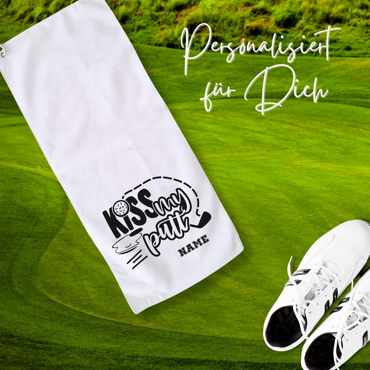 Weißes Golfhandtuch mit personalisiertem Aufdruck "Kiss my putt".