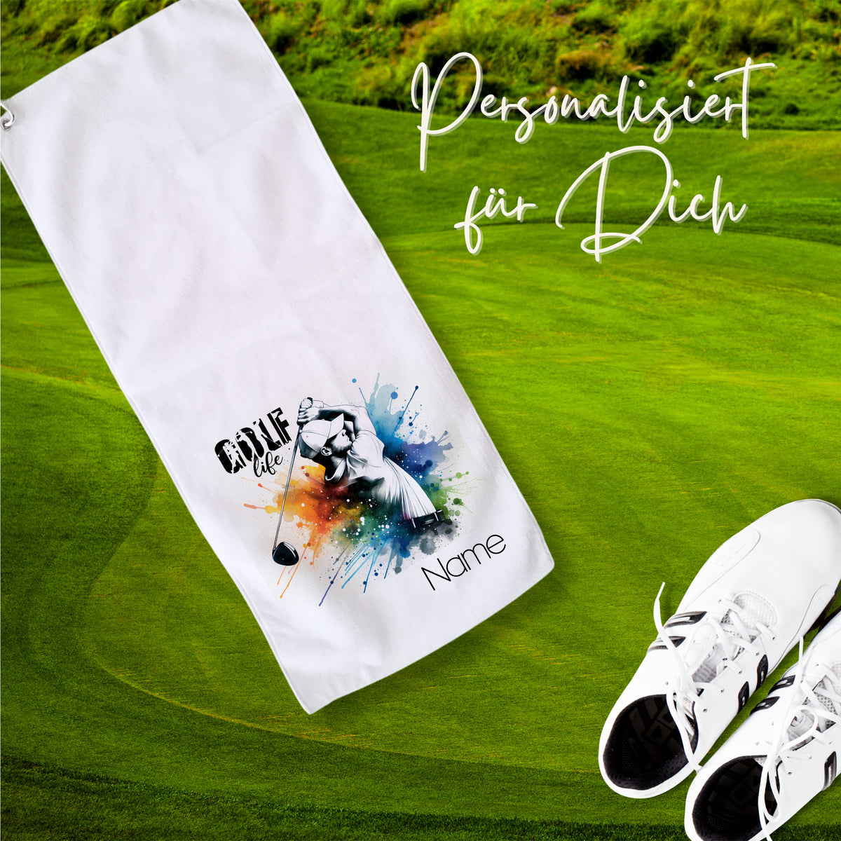 Weißes Golfhandtuch mit personalisiertem Design und buntem Druck.