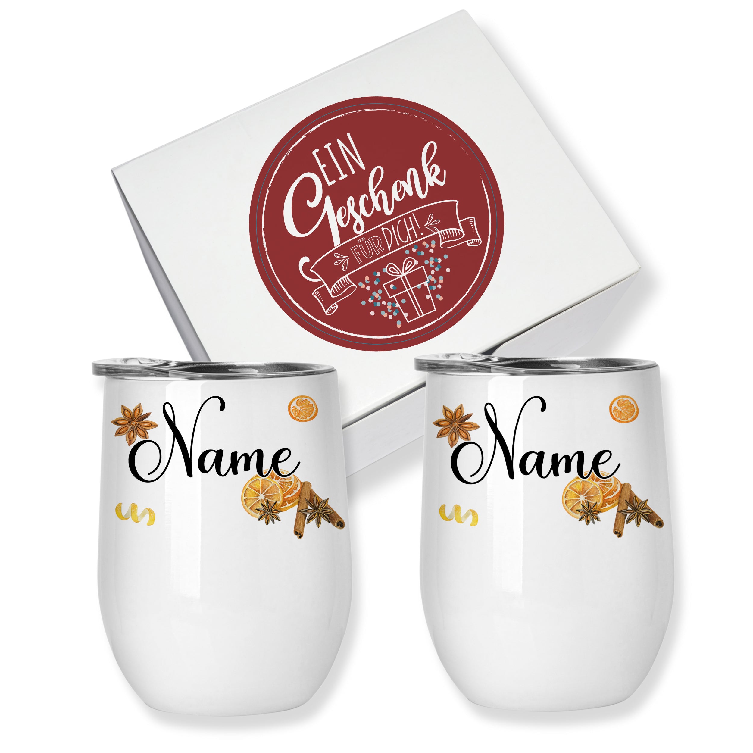 Zwei weiße Becher mit personalisiertem Namen und Geschenkverpackung.