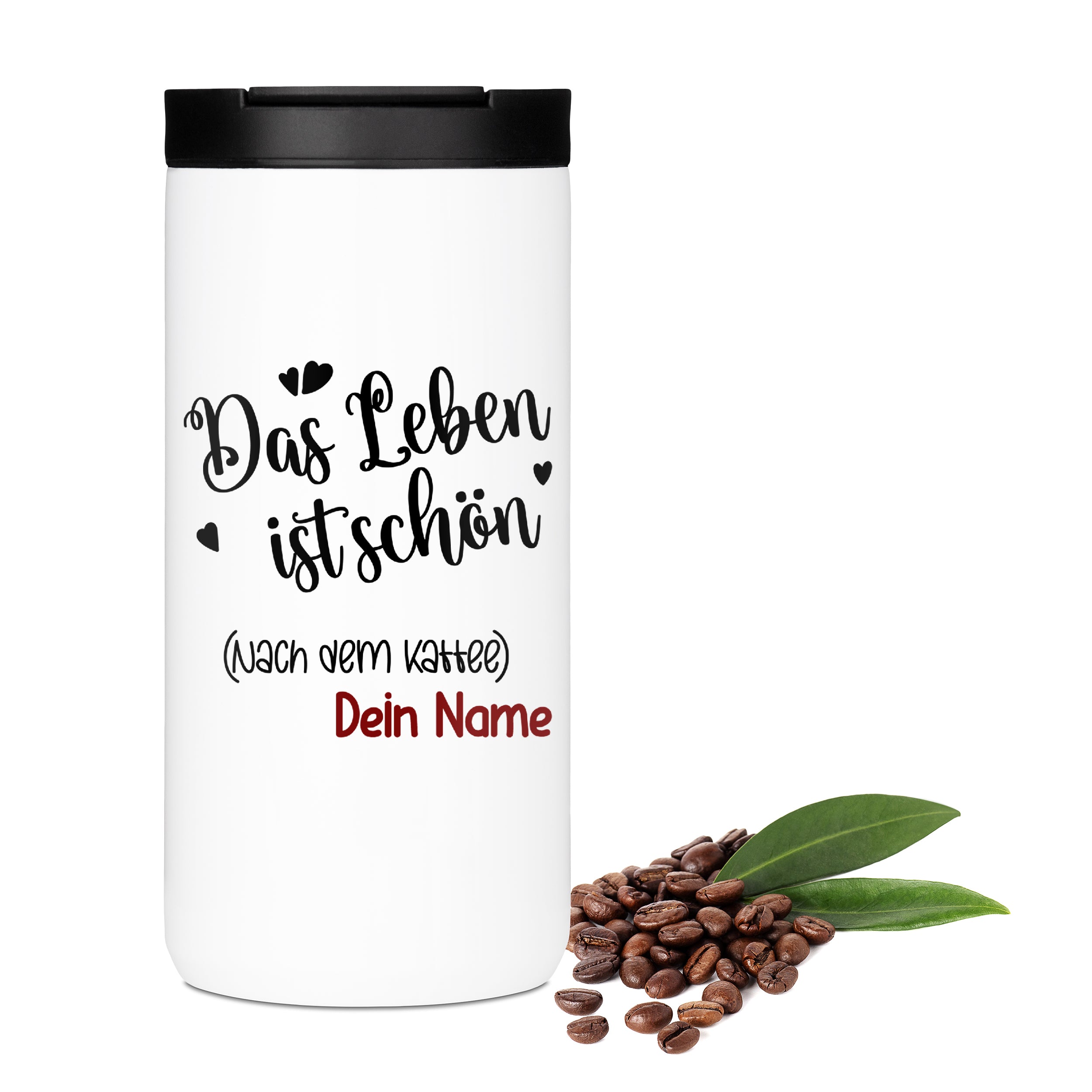 Weißer Kaffeebecher mit schwarzem und rotem Text.