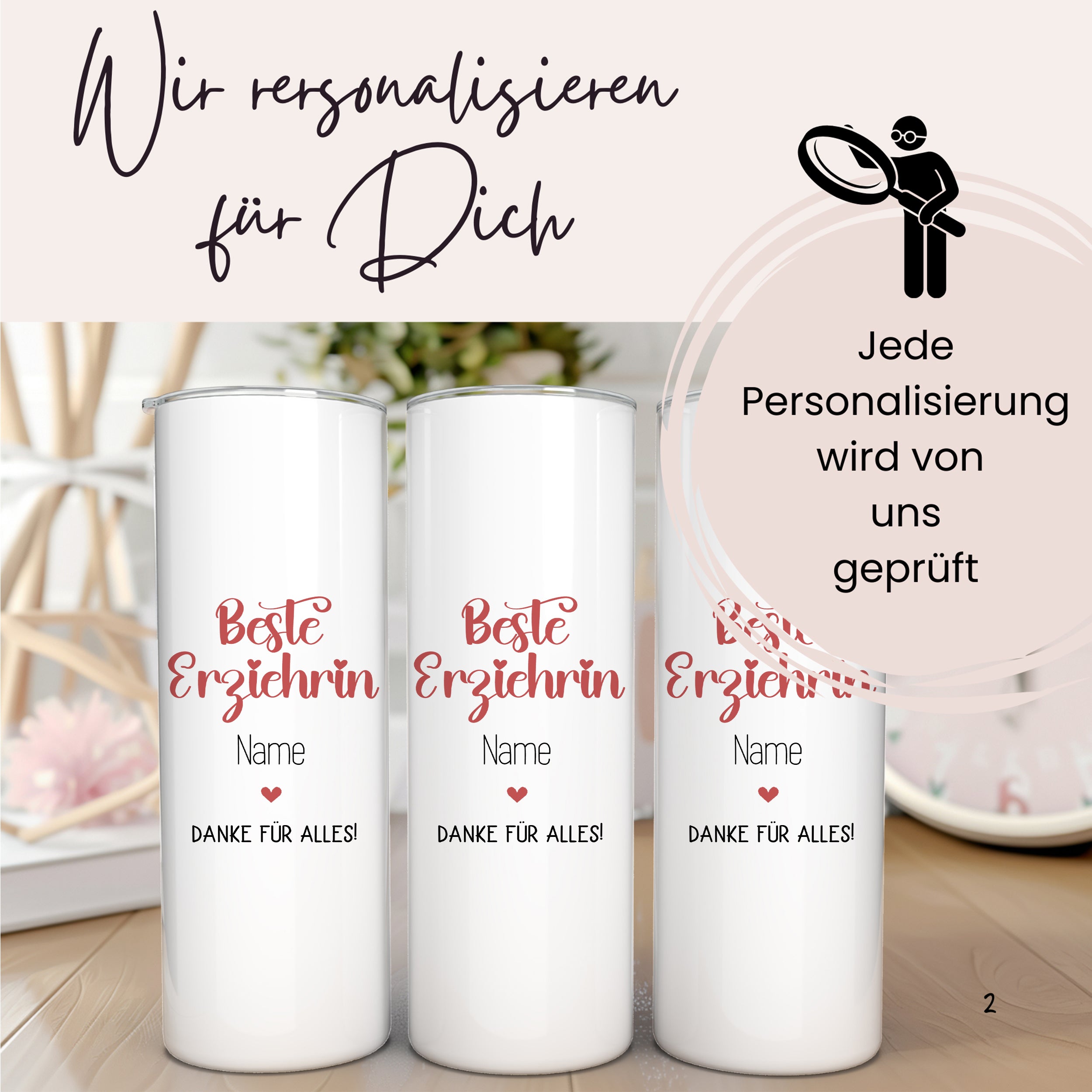 Personalisierbare Tassen in Weiß mit rotem Text.