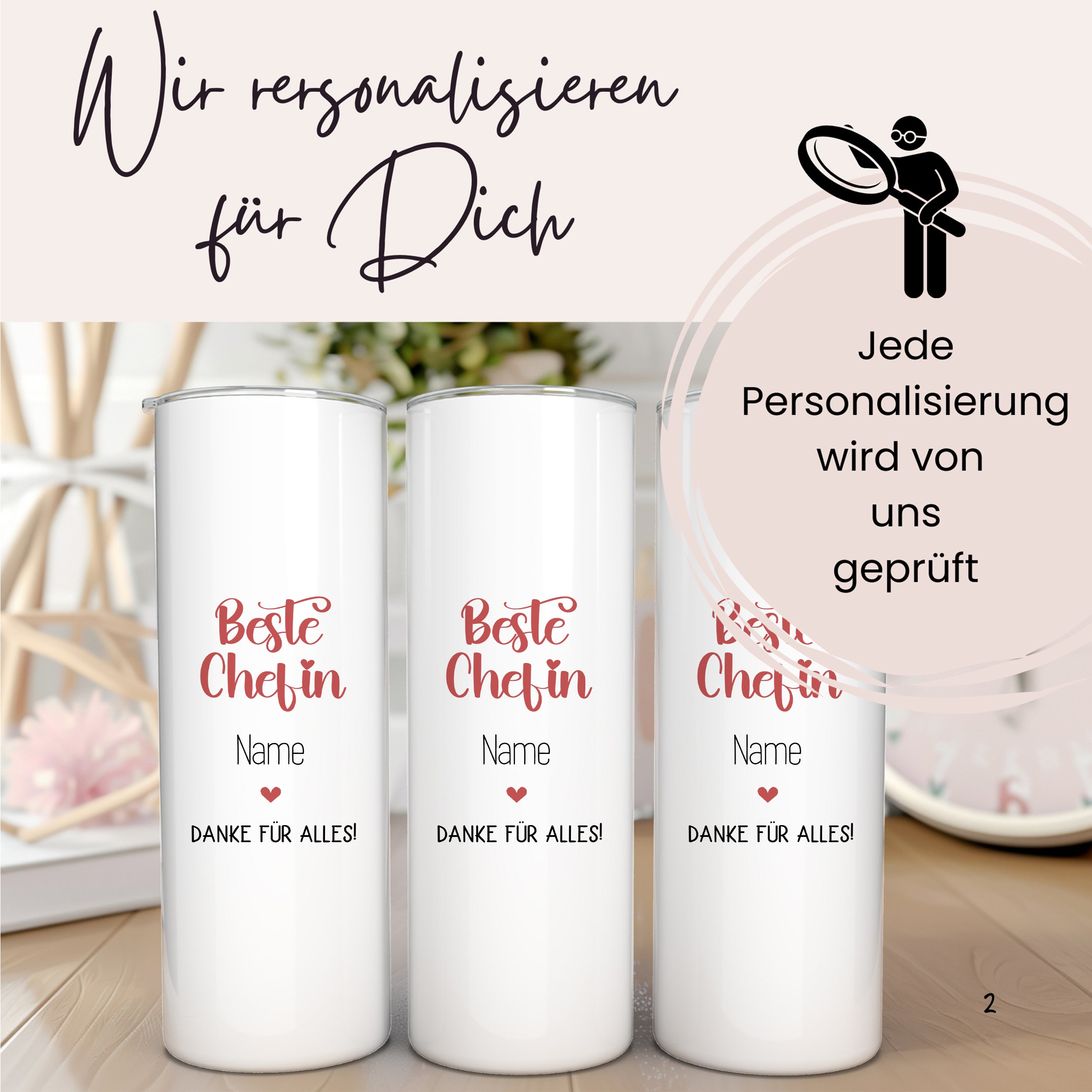 Personalisierte Tassen in Weiß mit rotem Text.
