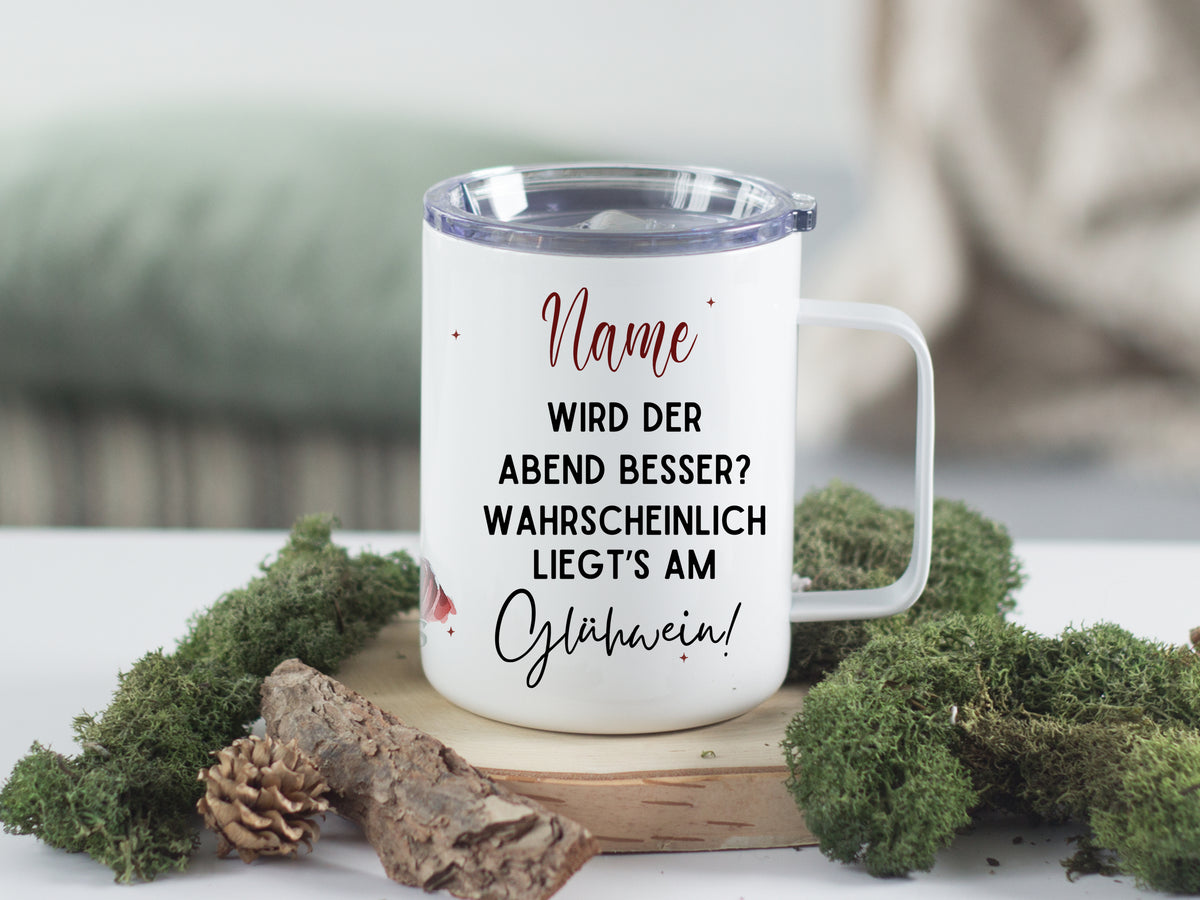 Weißer Becher mit schwarzem Text und transparentem Deckel.