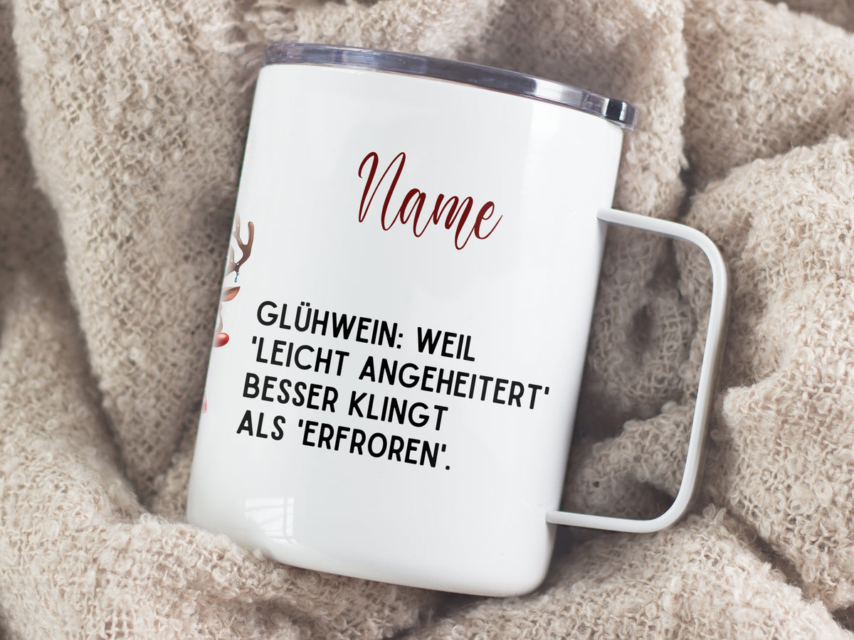 Weißer Becher mit Glühwein-Spruch und personalisierbarem Namen.