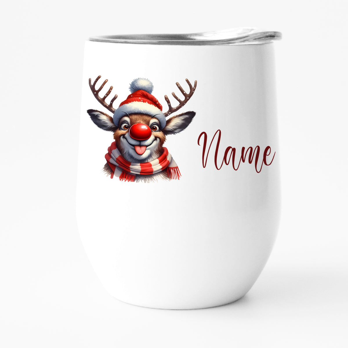 Weißer Becher mit Rentier-Motiv und personalisierbarem Namen.