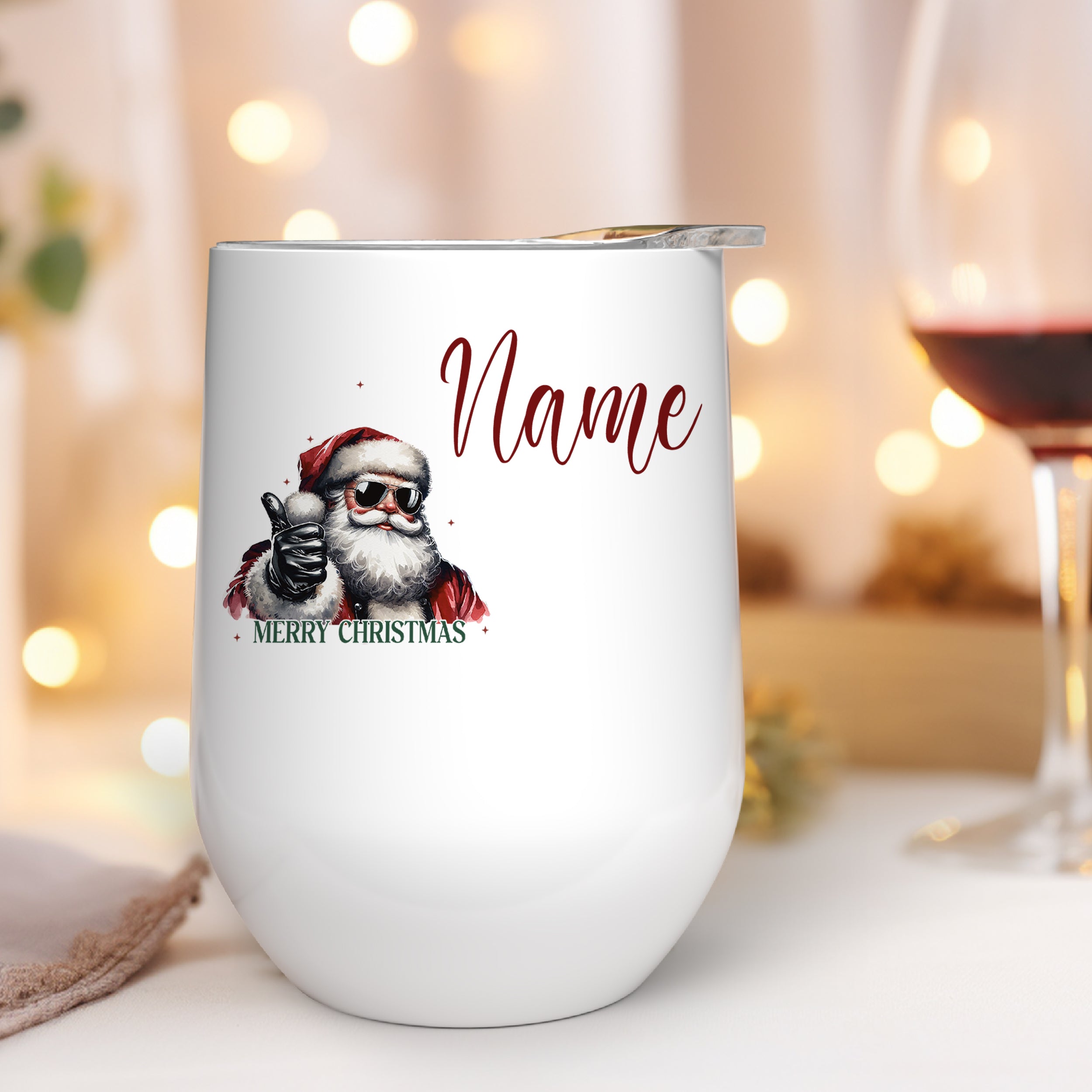 Weißer Becher mit Weihnachtsmann, personalisierbar, "Merry Christmas".
