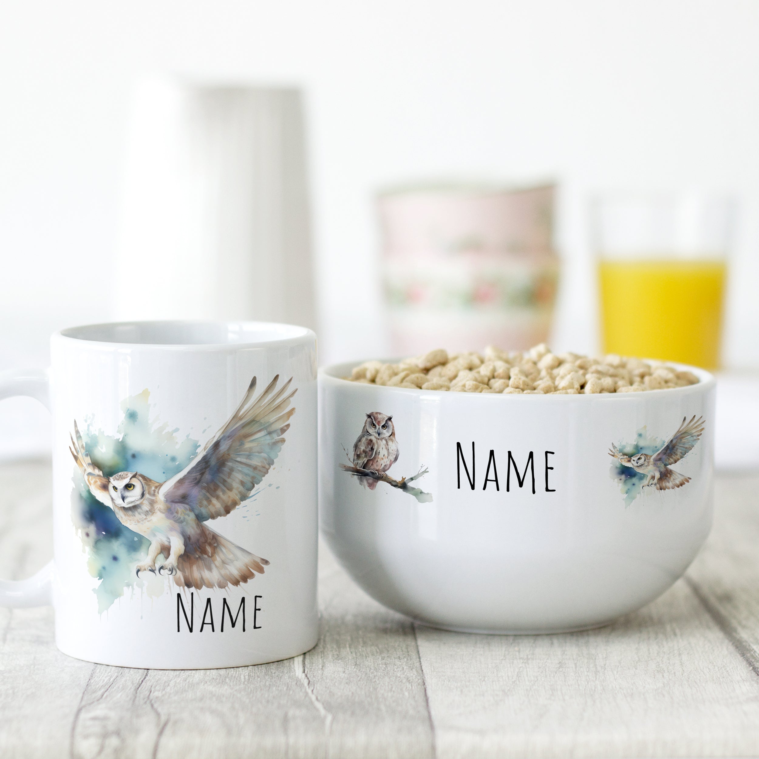 Kaffeetasse und Schüssel mit Eulenmotiven, weiß.