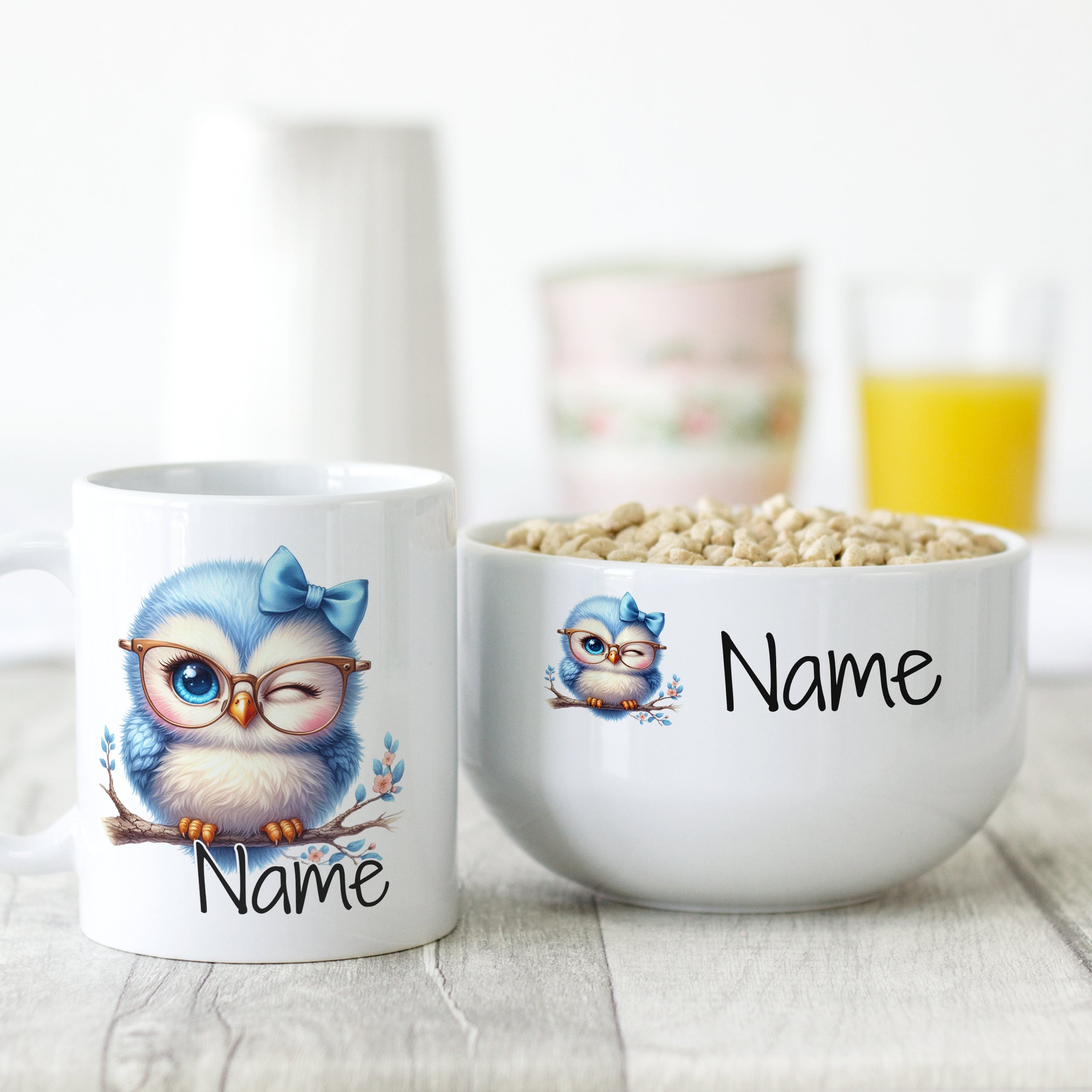 Tasse und Schüssel mit Eule, blau und personalisiert.