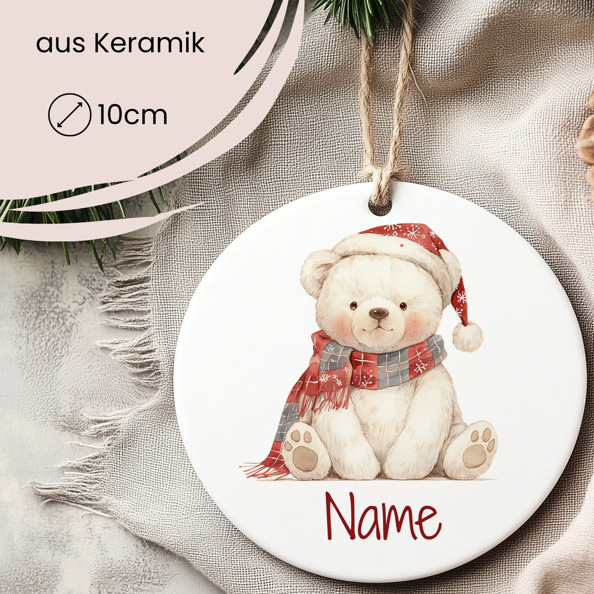 Keramikschild mit niedlichem Bären, rot-weißer Mütze, 10 cm.