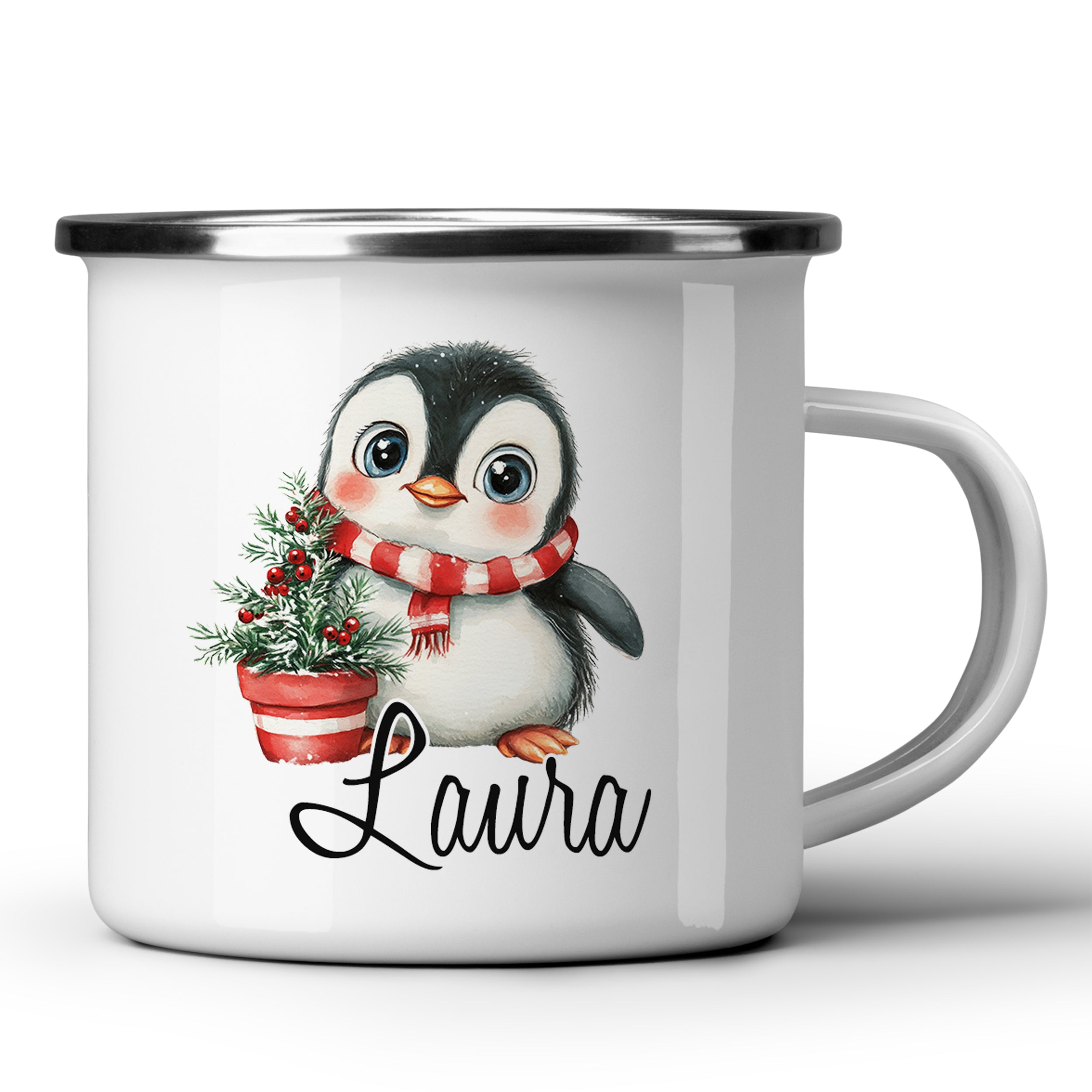 Weißer Emaillebecher mit niedlichem Pinguin und Weihnachtsdeko.
