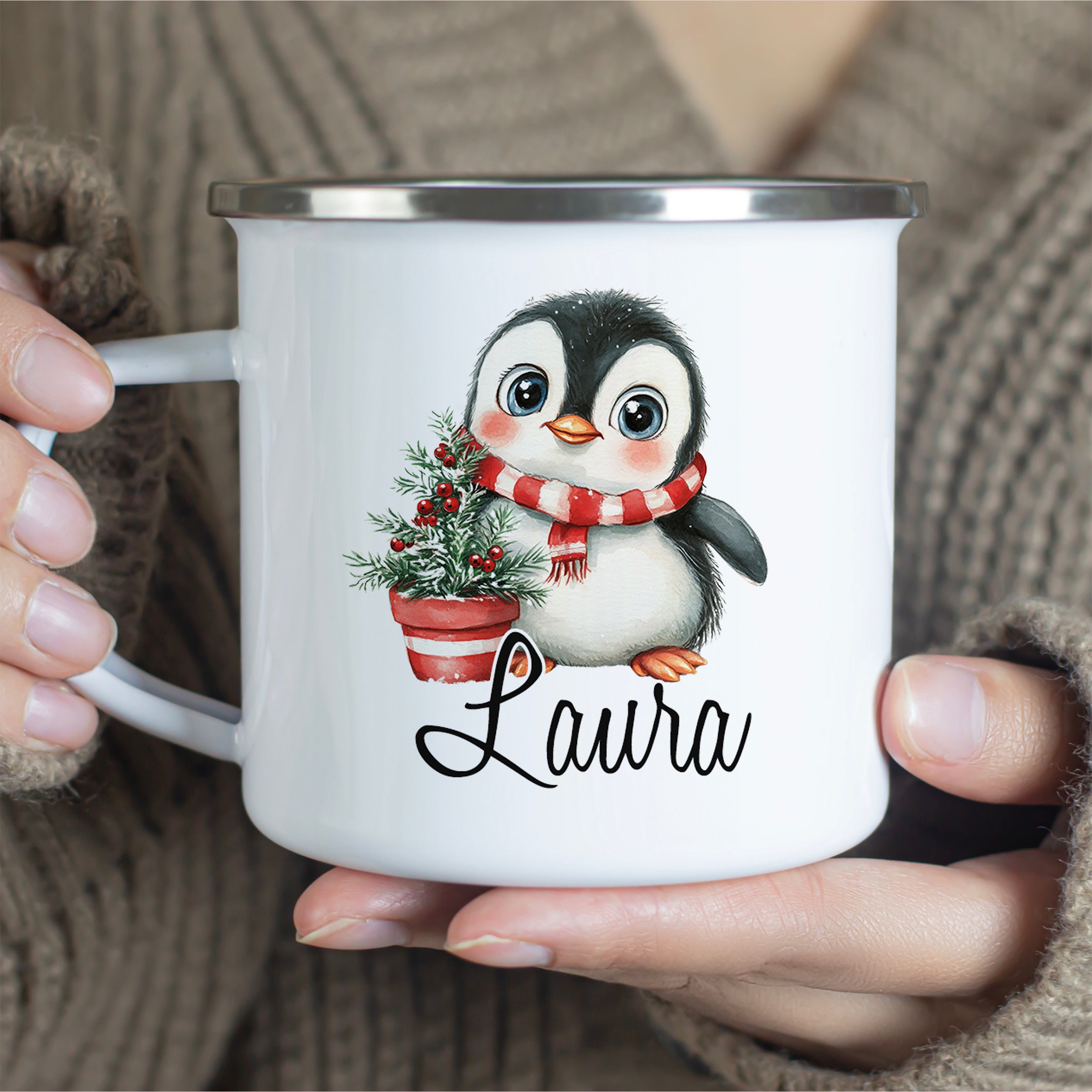 Weißer Becher mit Pinguin-Illustration und Name "Laura".