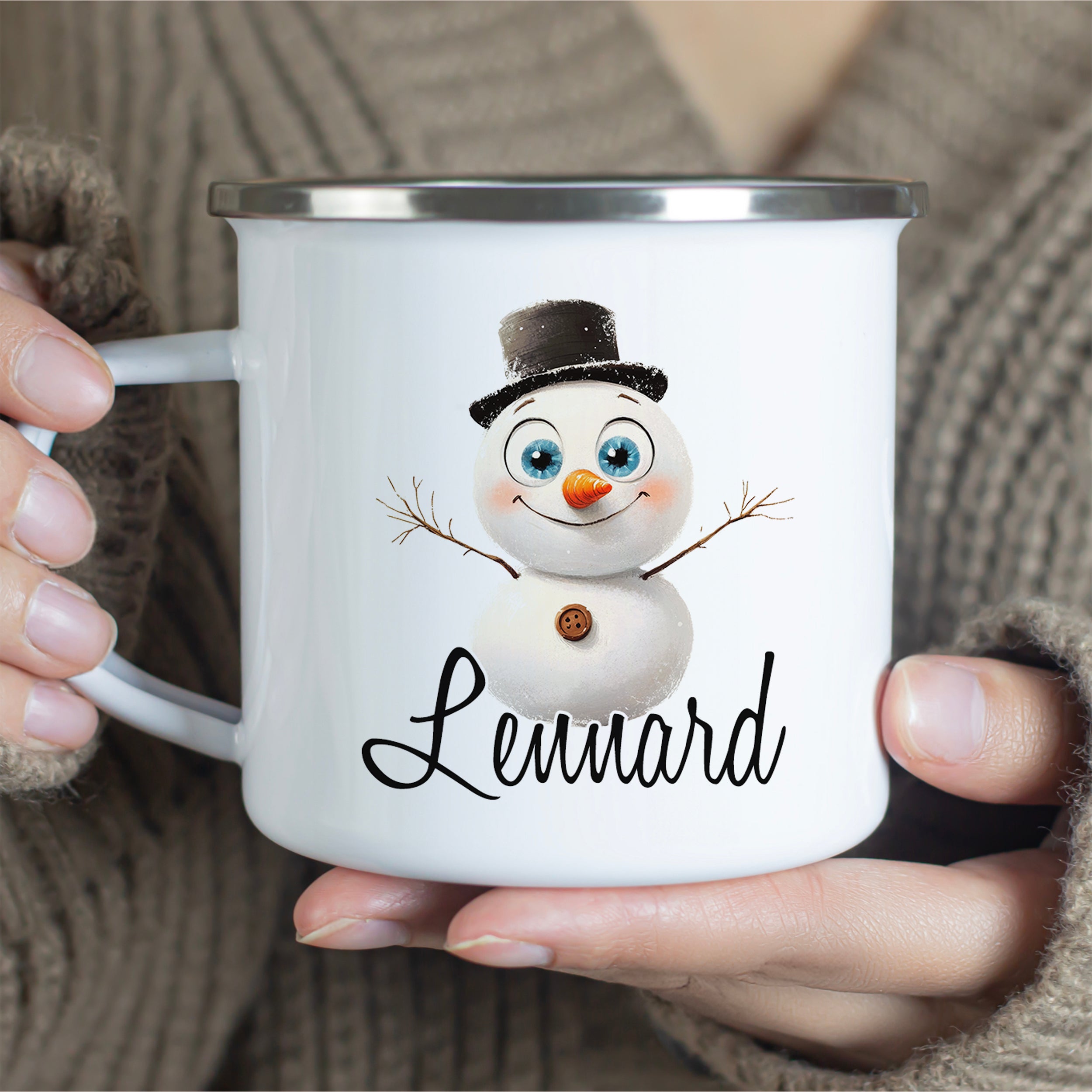Weißer Becher mit Schneemann und dem Namen Lennard.