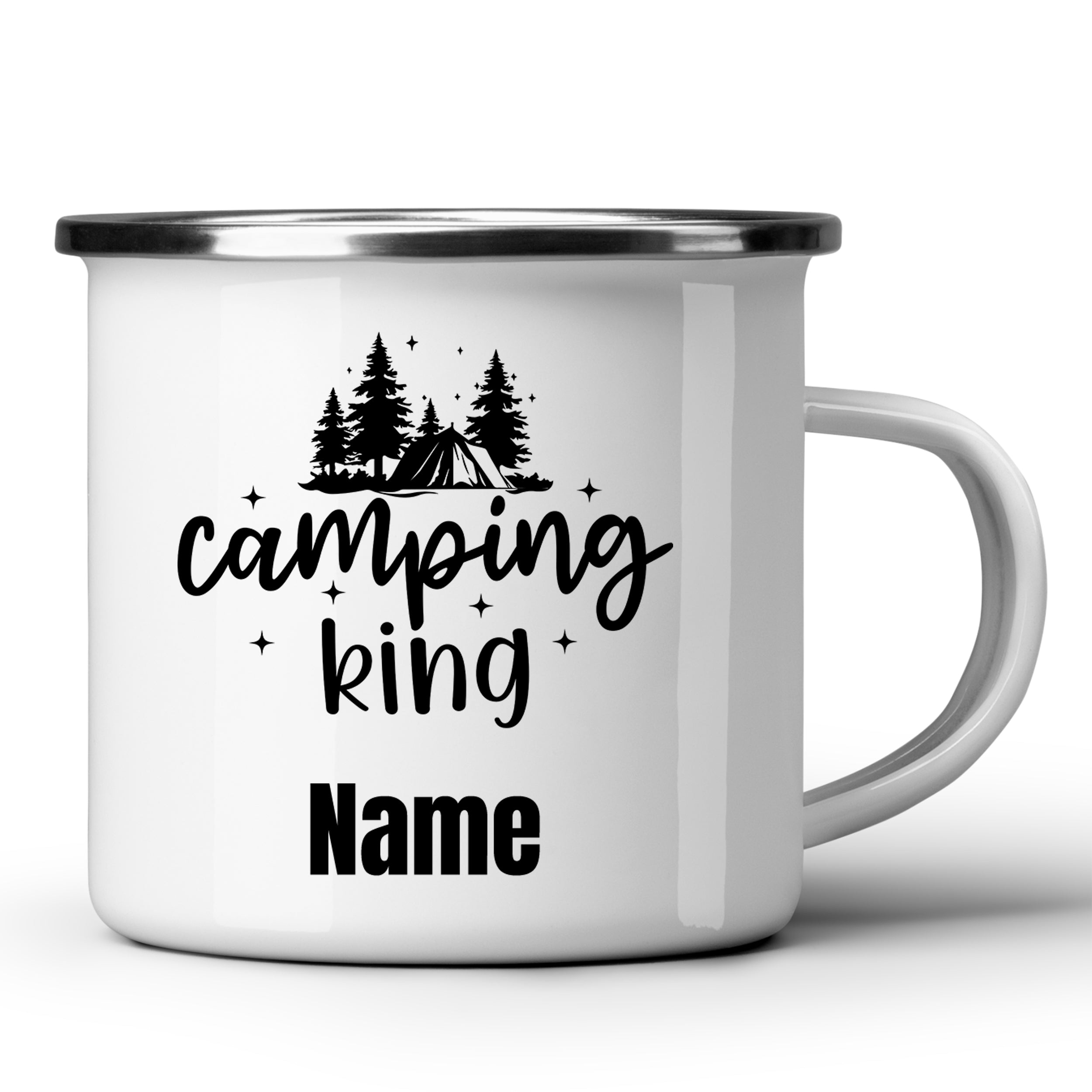 Weißer Emaillebecher mit Camping-Motiv und personalisierbarem Namen.