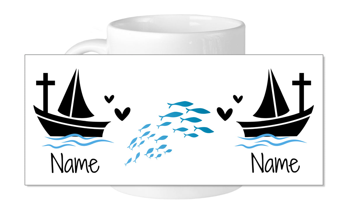 Tasse mit schwarzen Booten, Fischen und personalisierten Namen.