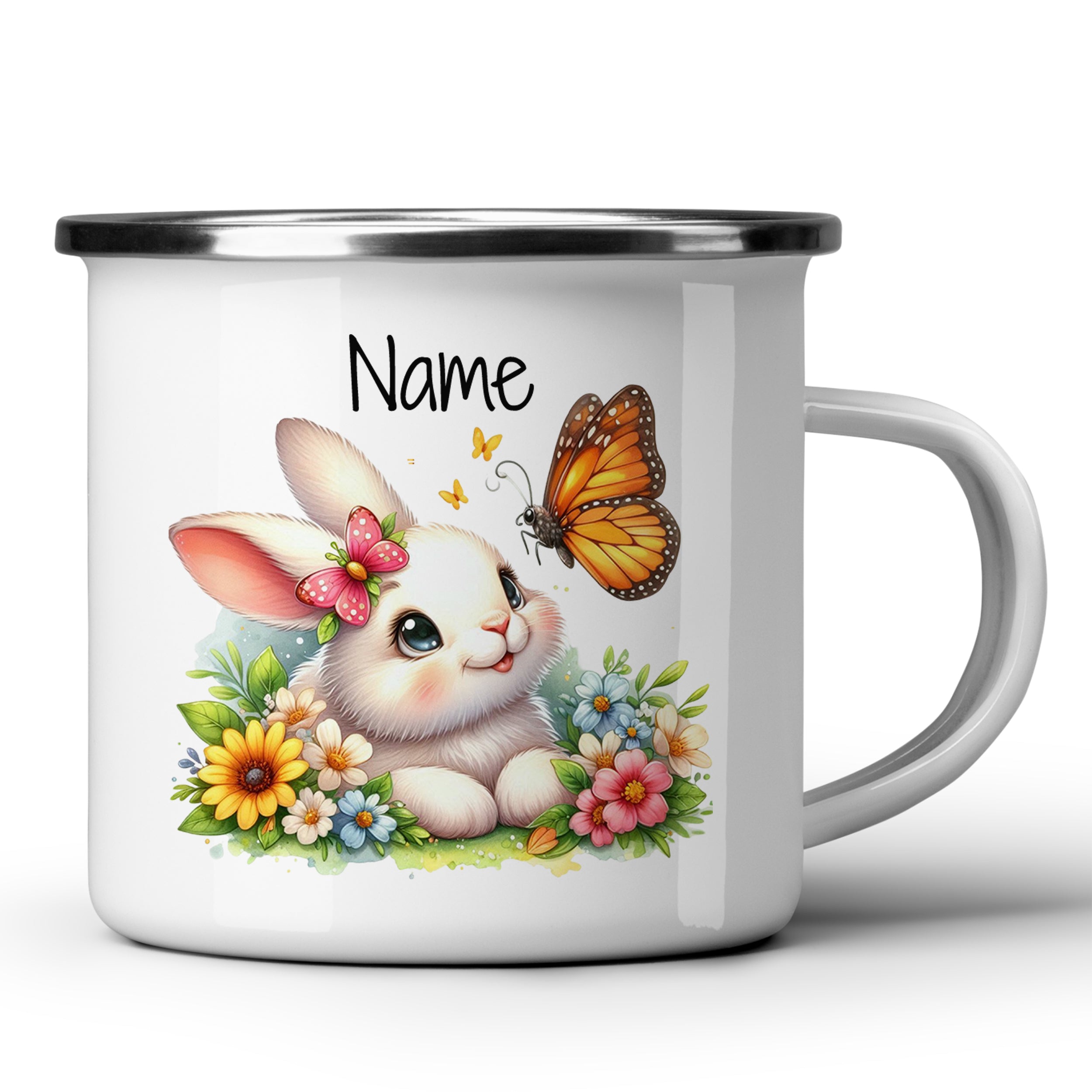 Weißer Emaillebecher mit niedlichem Hasen und bunten Blumen.