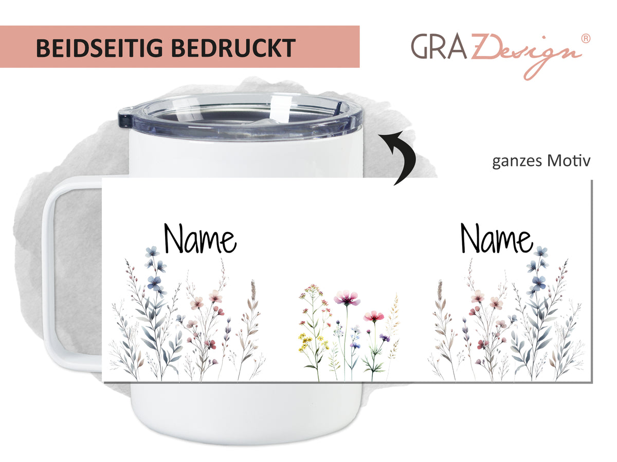 Beidseitig bedruckter Becher mit floralen Motiven in Pastellfarben.