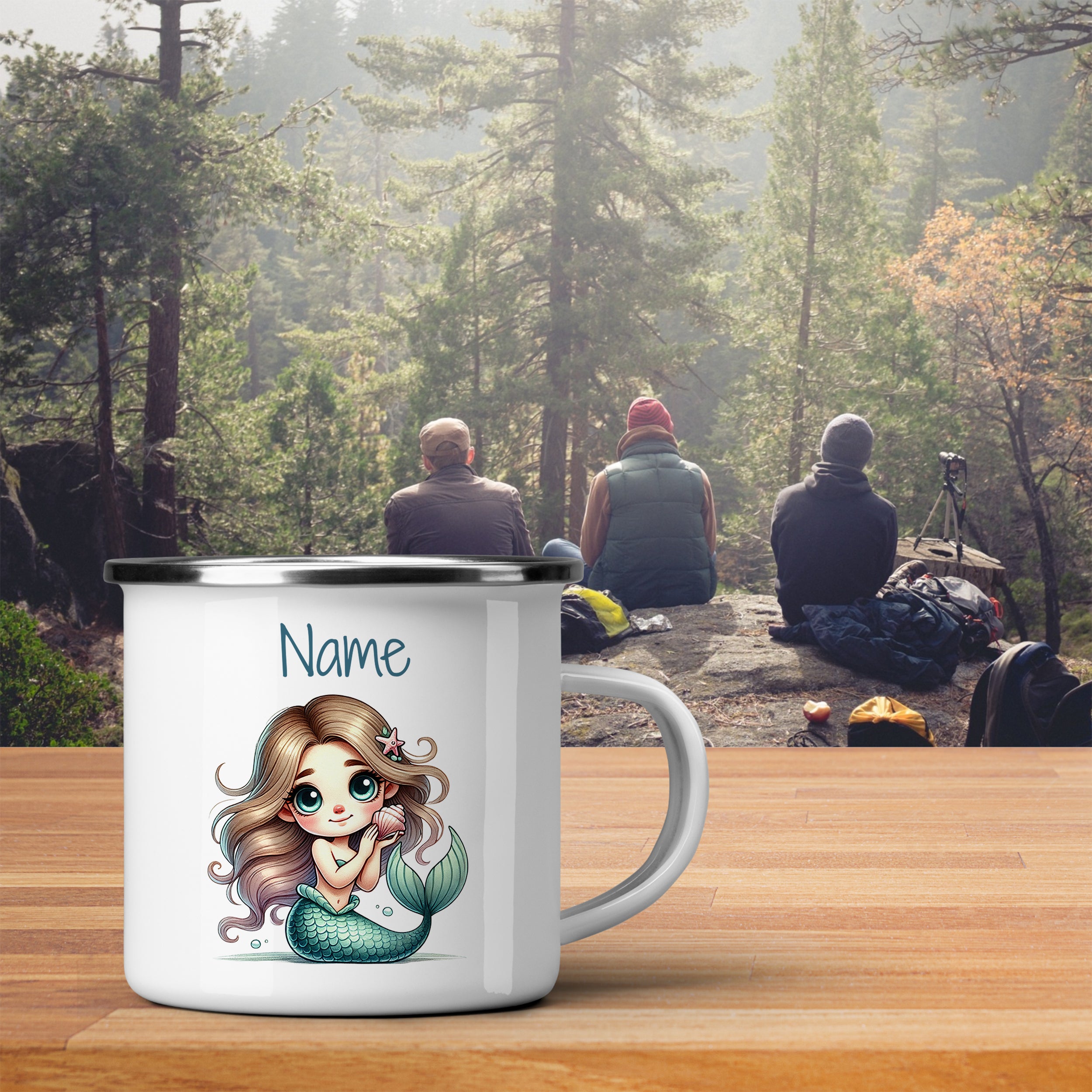 Weißer Emaillebecher mit Meerjungfrau-Design und personalisierbarem Namen.