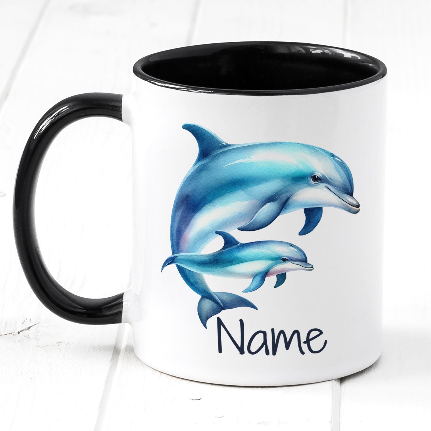 Tasse mit blauen Delfinen und personalisierbarem Namen.