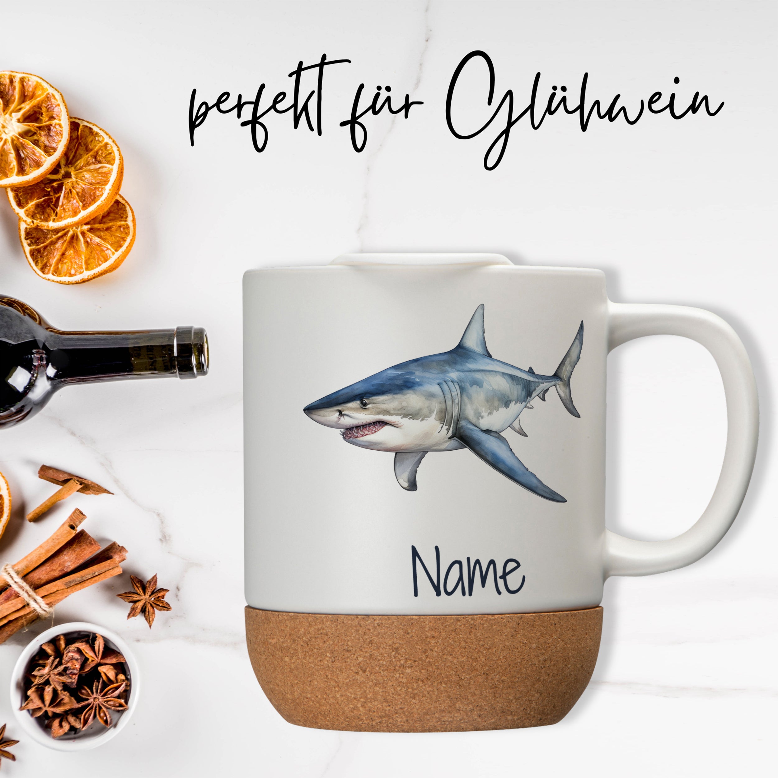 Tasse mit Haifisch-Motiv und Korkboden, ideal für Glühwein.