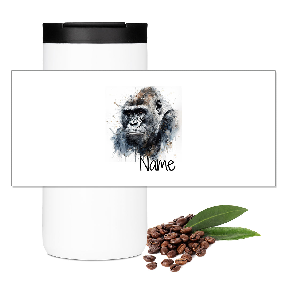 Weißer Kaffeebecher mit Gorilla-Motiv und Kaffeebohnen.
