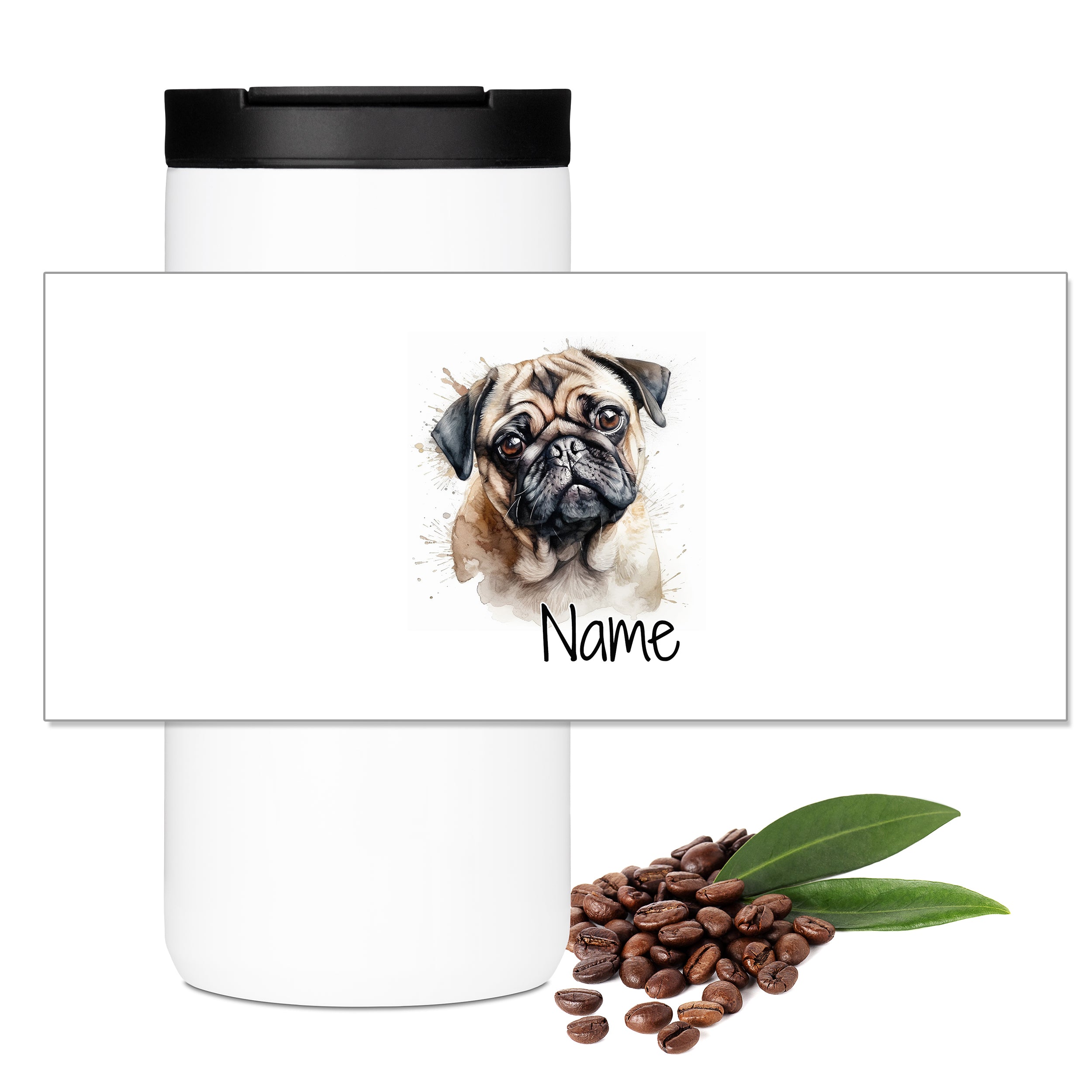 Weißer Kaffeebecher mit Mops-Motiv und personalisierbarem Namen.