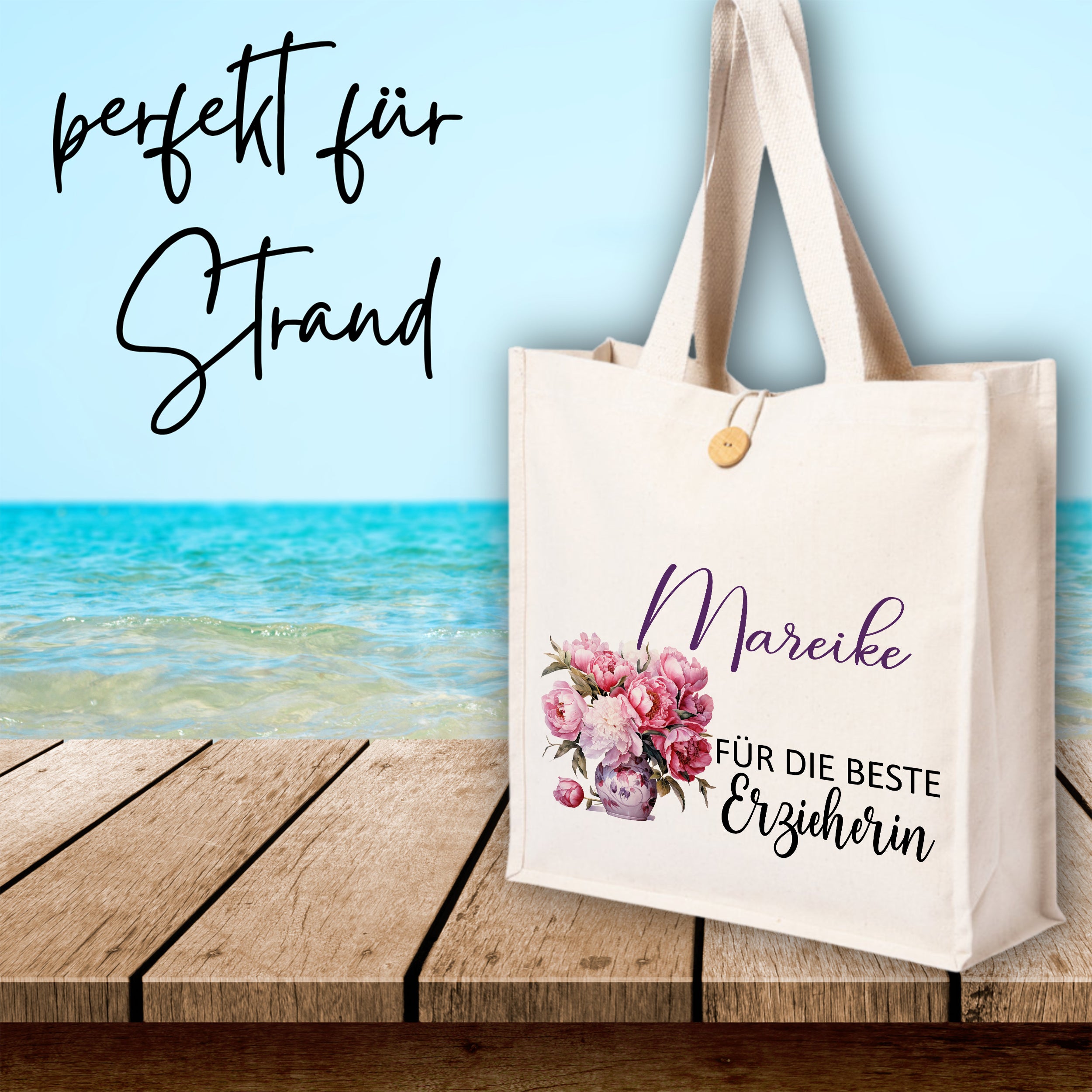 Beige Strandtasche mit floralem Design und persönlichem Namen.