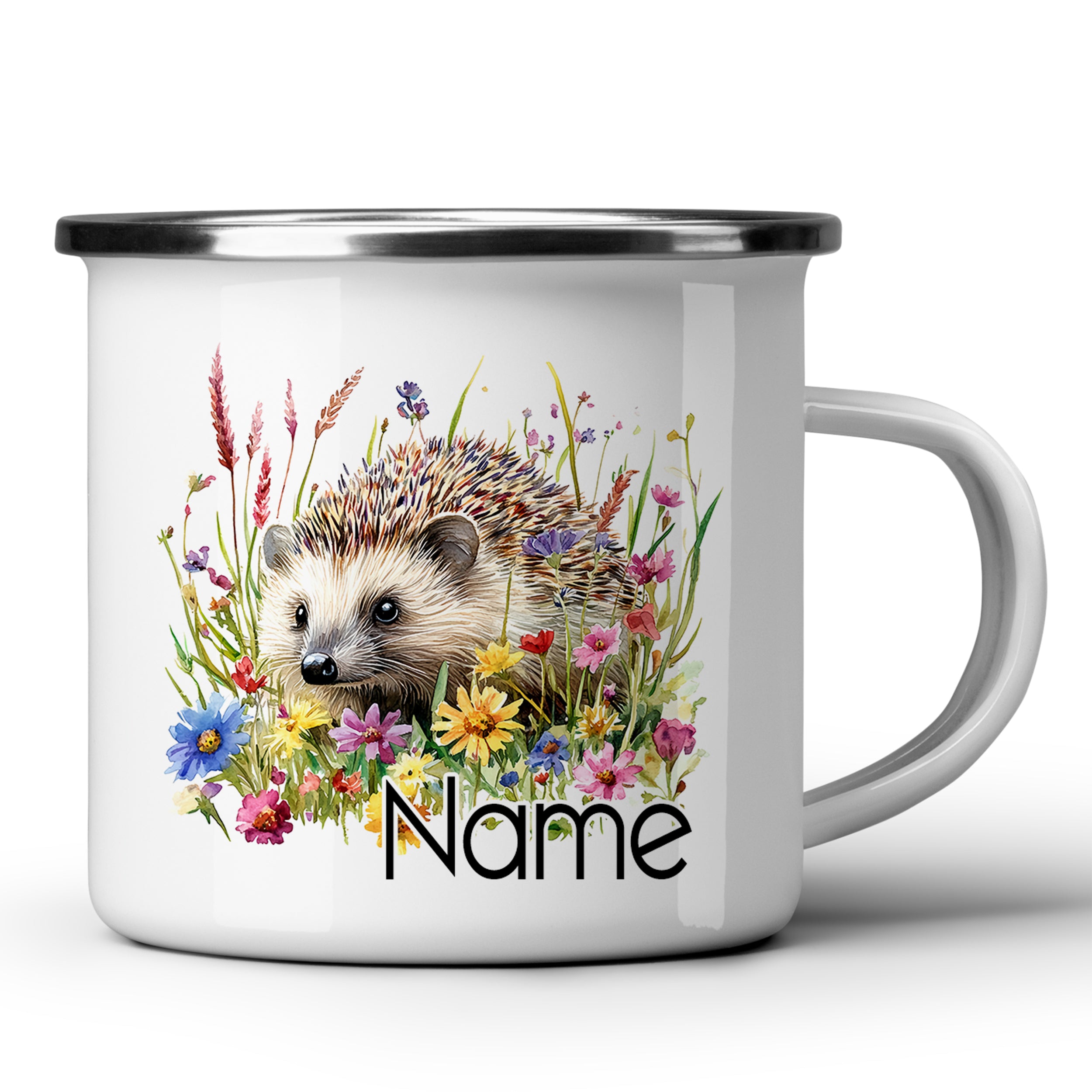 Weißer Emaillebecher mit Igel und bunten Blumen.