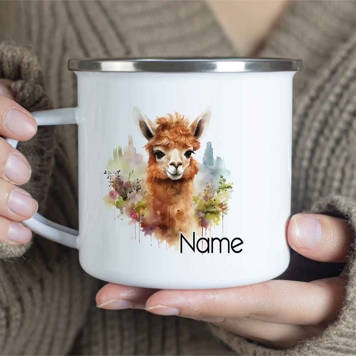 Weißer Emaillebecher mit Lama-Motiv und personalisierbarem Namen.