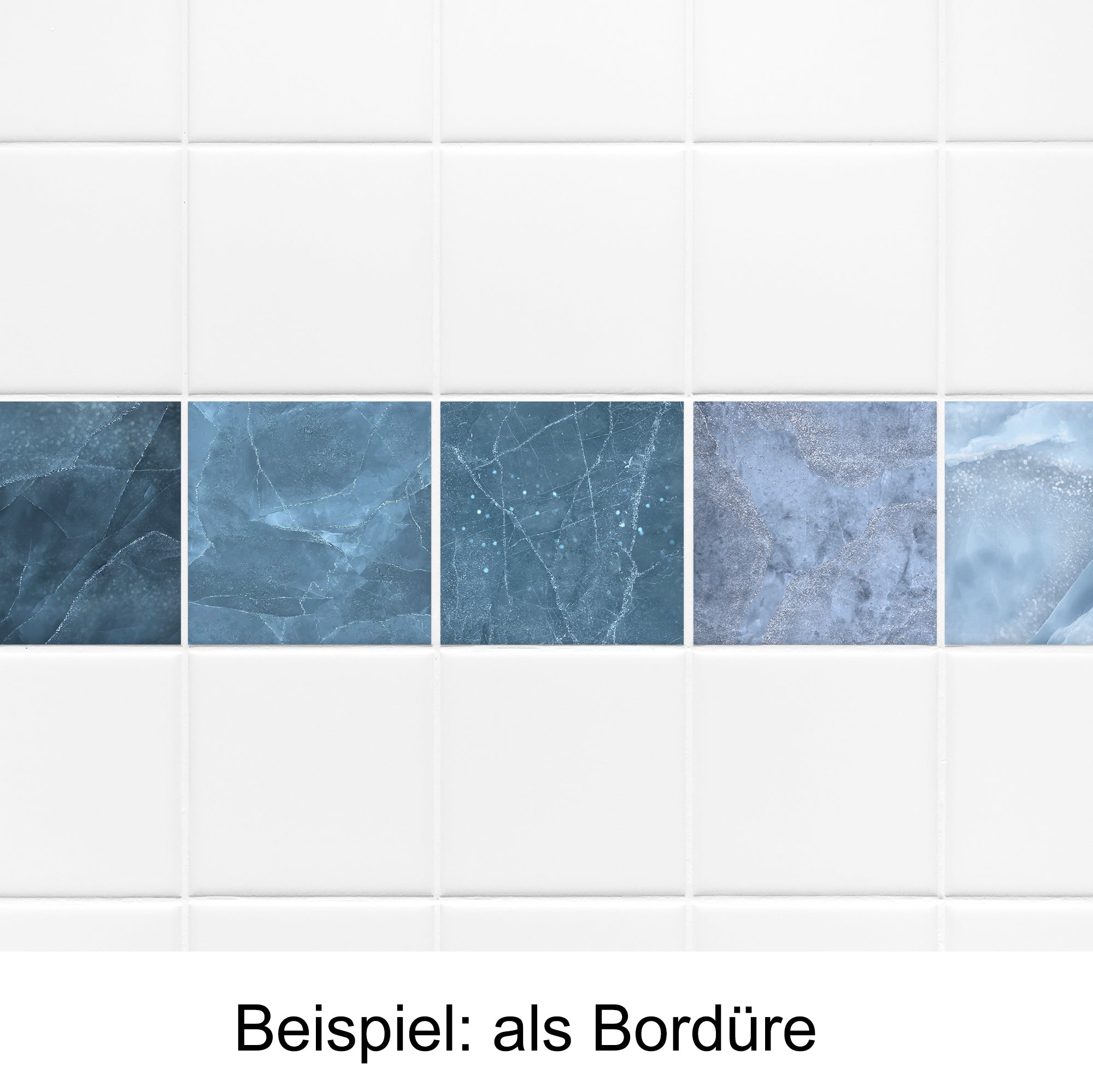 Blaue Fliesenbordüre mit verschiedenen Marmor-Optiken.