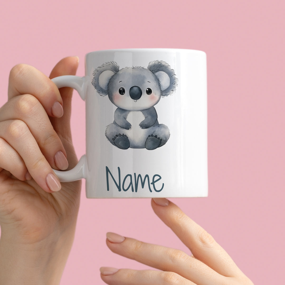 Tasse mit koalaförmigem Design und personalisierbarem Namen.