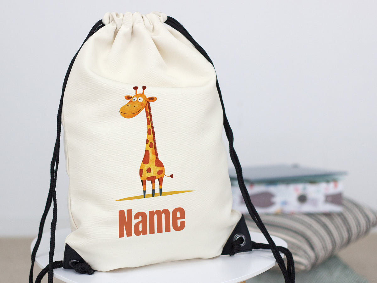 Beige Turnbeutel mit Giraffenmotiv und personalisierbarem Namen.
