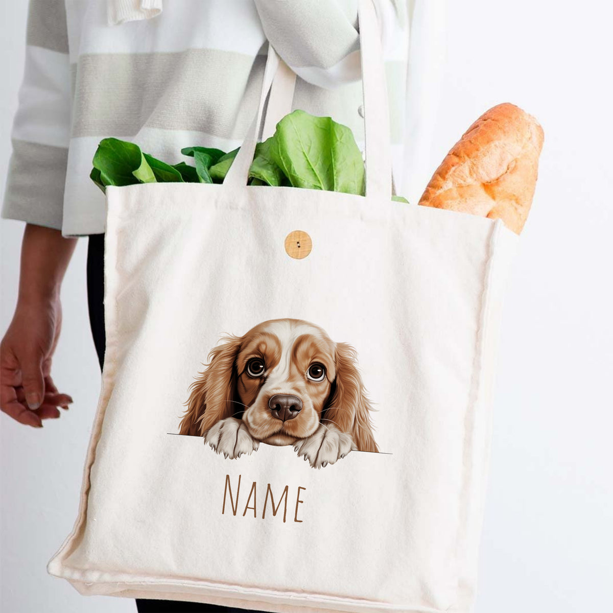 Beige Stofftasche mit Hundemotiv und personalisiertem Namen.