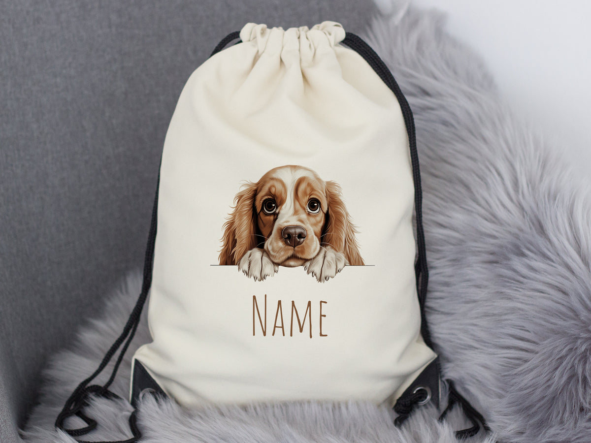 Beige Rucksack mit Hundemotiv und personalisierbarem Namen.