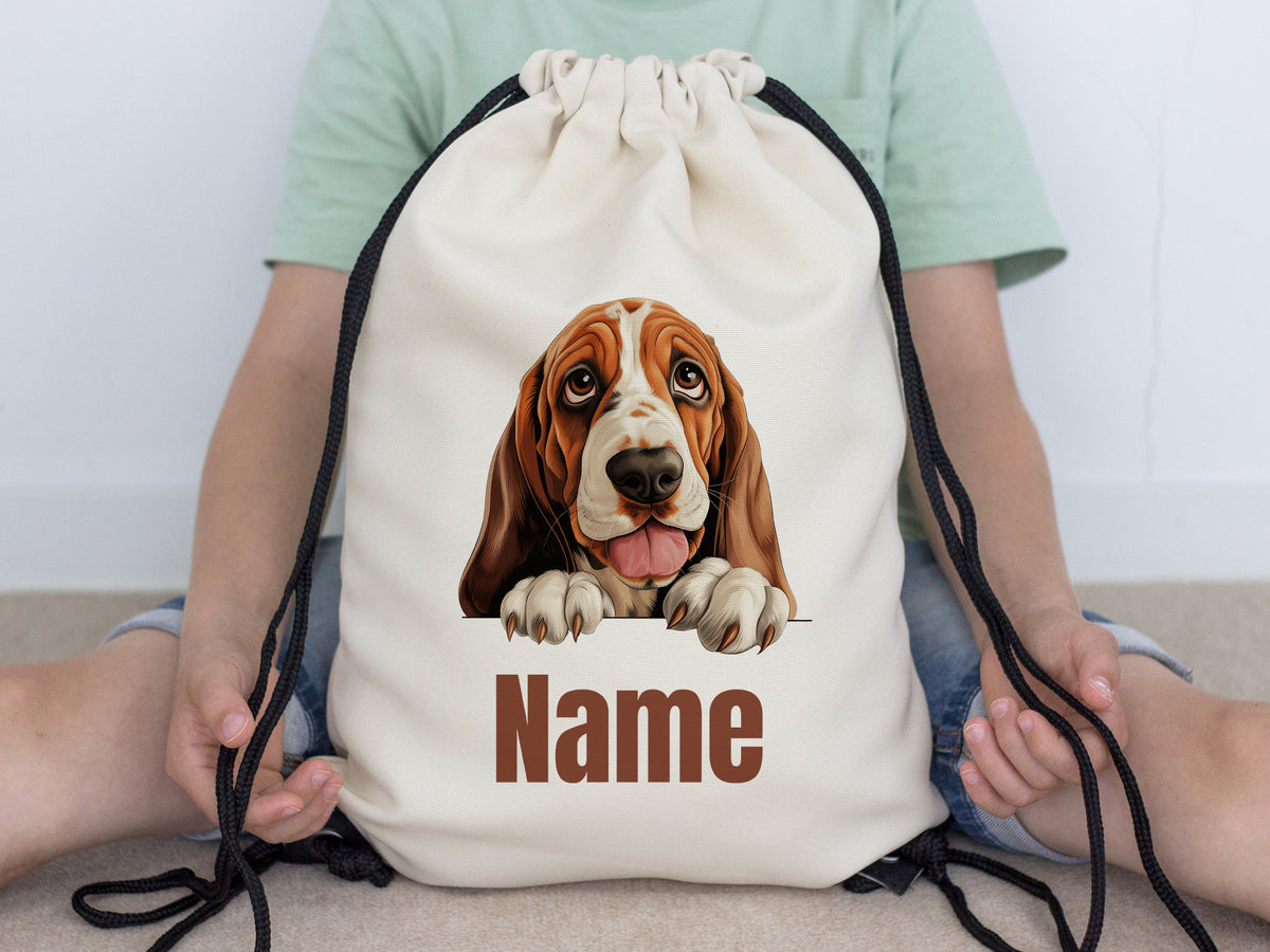 Beige Rucksack mit Hundemotiv und personalisierbarem Namen.