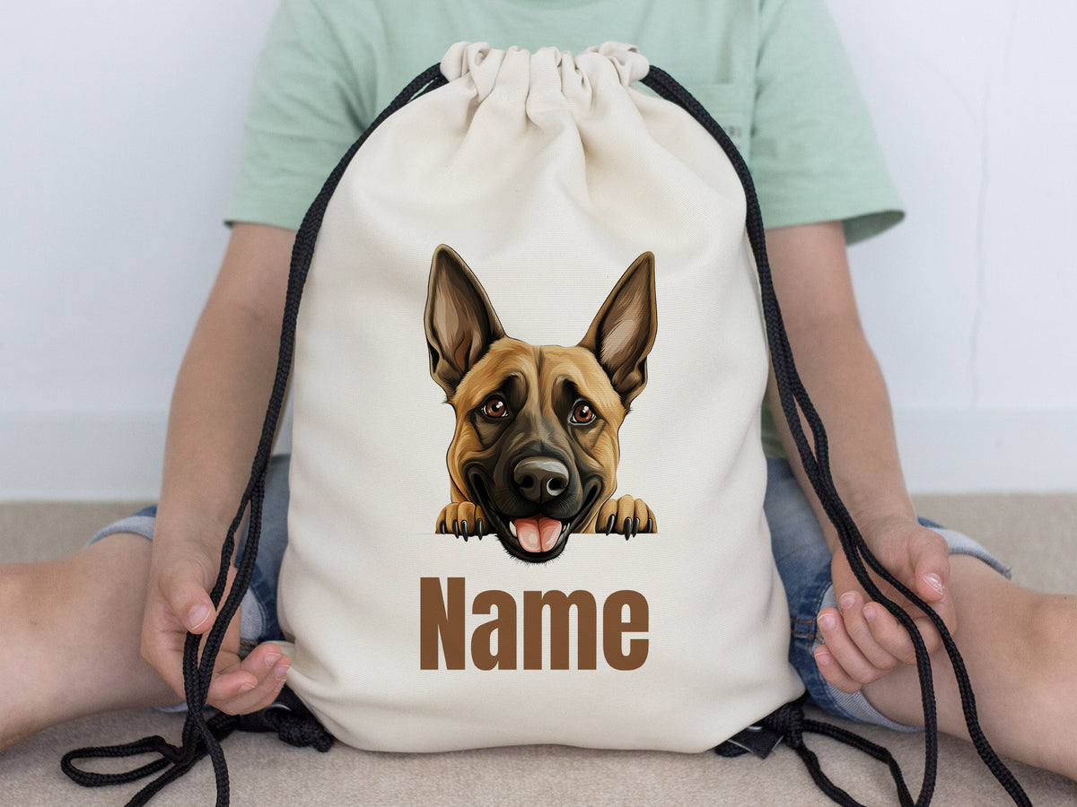 Beige Rucksack mit Hundemotiv und personalisierbarem Namen.