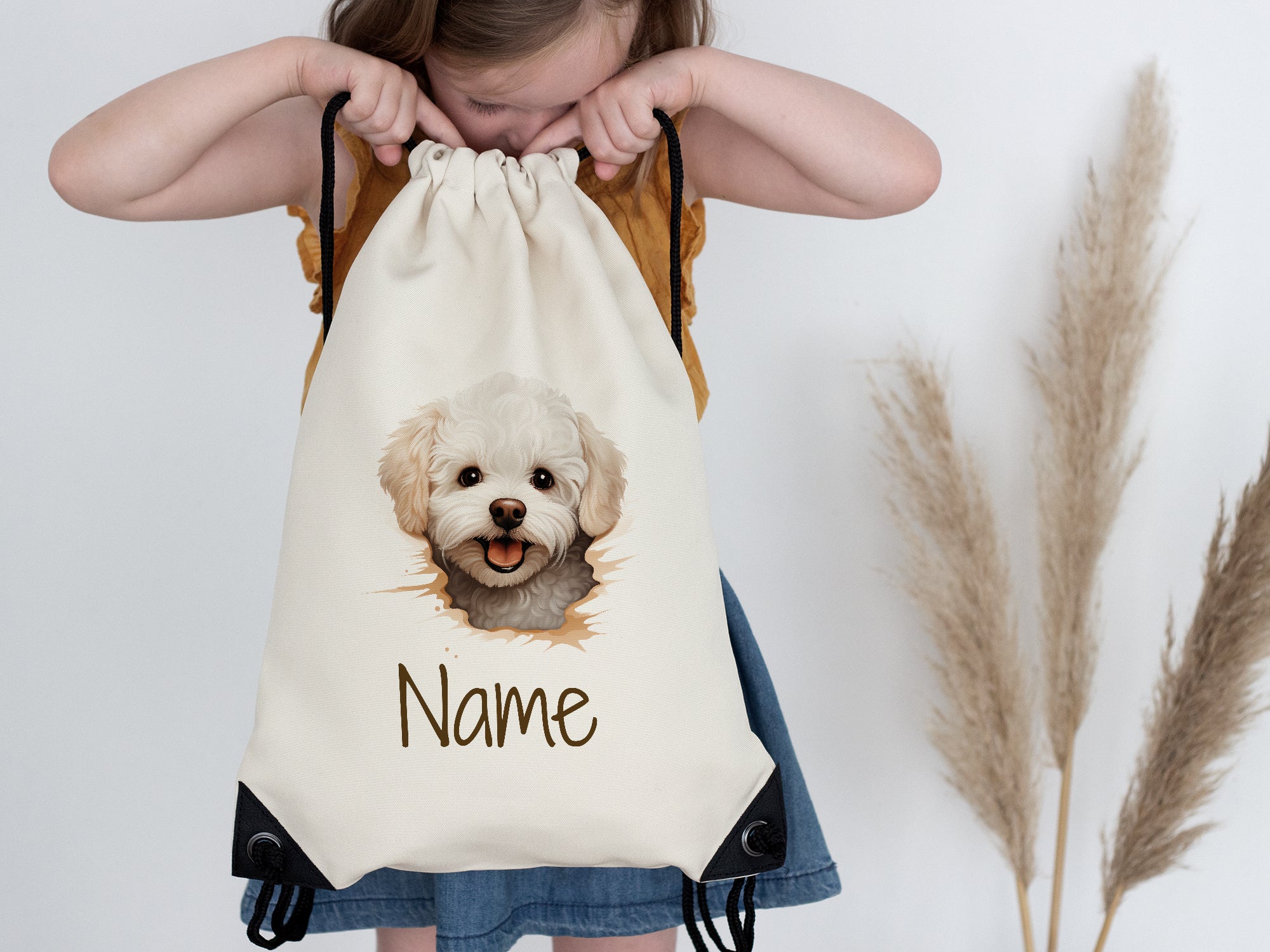 Beige Rucksack mit Hundemotiv und personalisierbarem Namen.