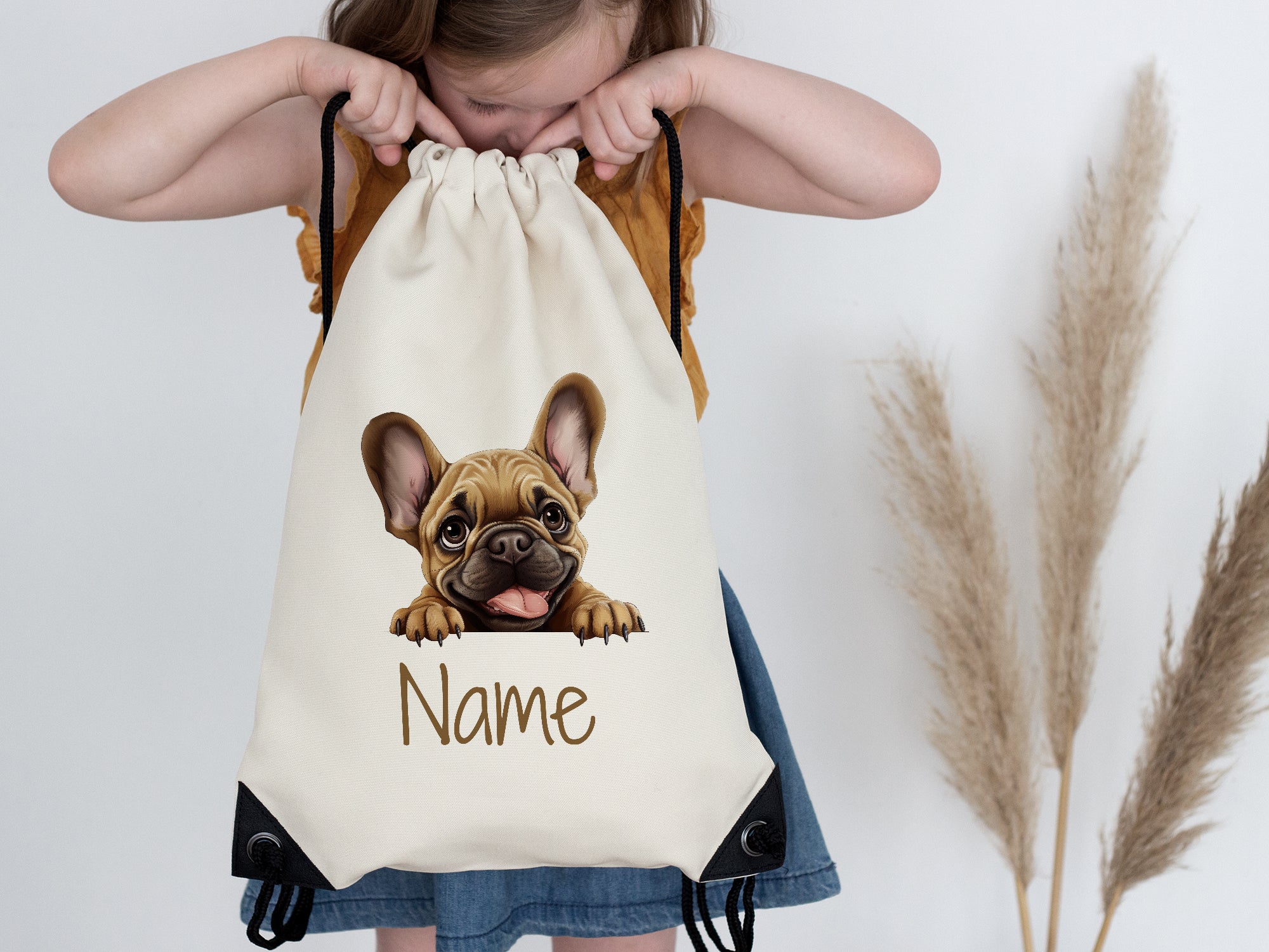 Beige Rucksack mit französischem Bulldoggen-Motiv und Platz für Namen.