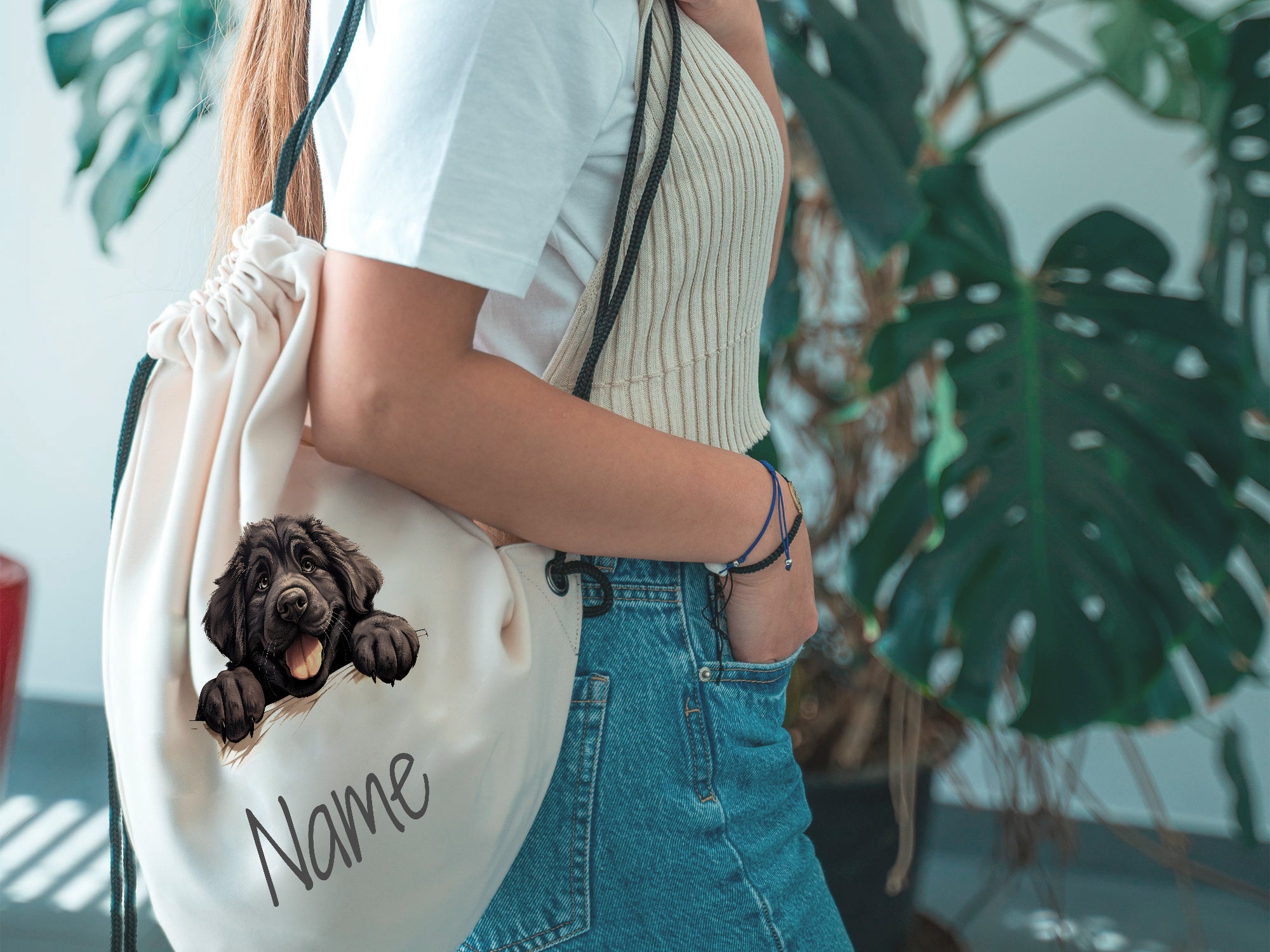 Beige Sportbeutel mit Hundemotiv und personalisiertem Namen.
