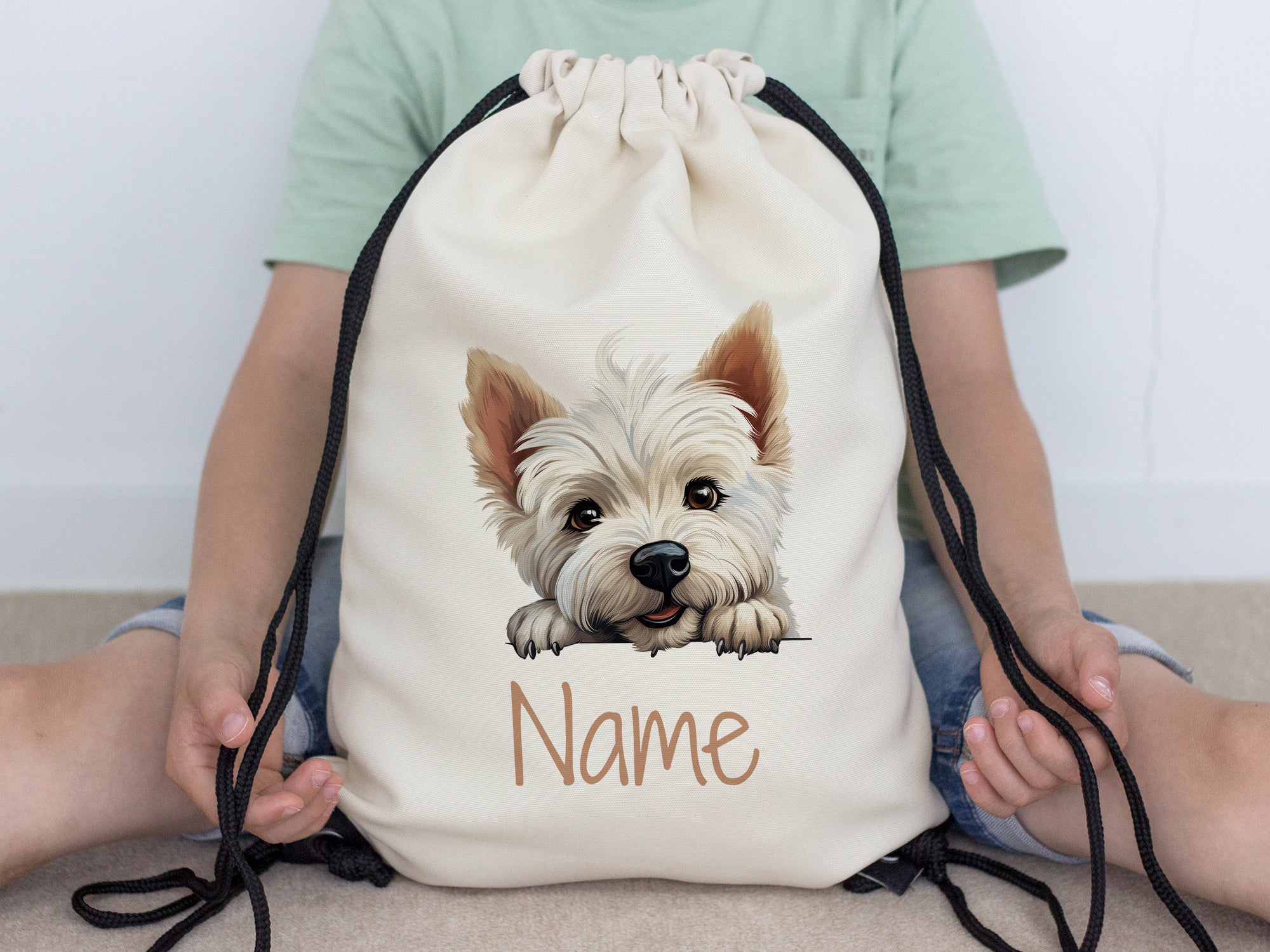 Beige Rucksack mit Hundemotiv und personalisierbarem Namen.