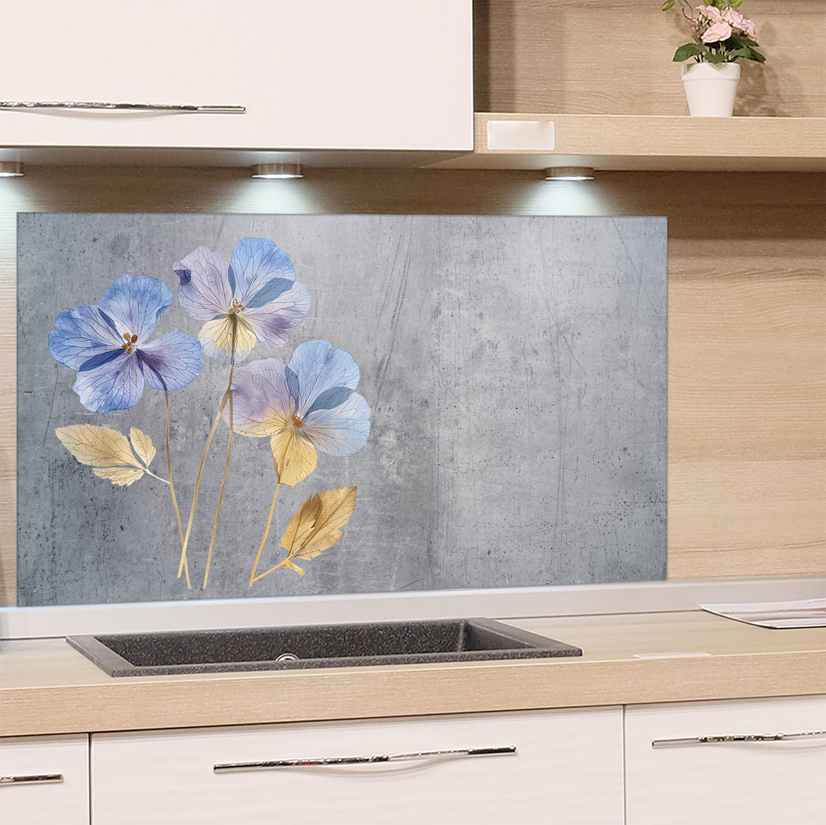 Glas-Spritzschutz mit blauen und gelben Blumen auf grauem Grund