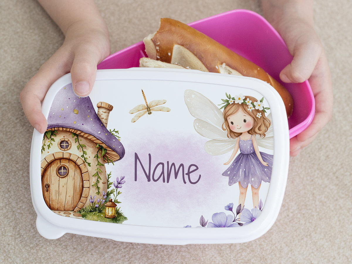 Bunte Brotdose mit Feenmotiv und lila Akzenten.