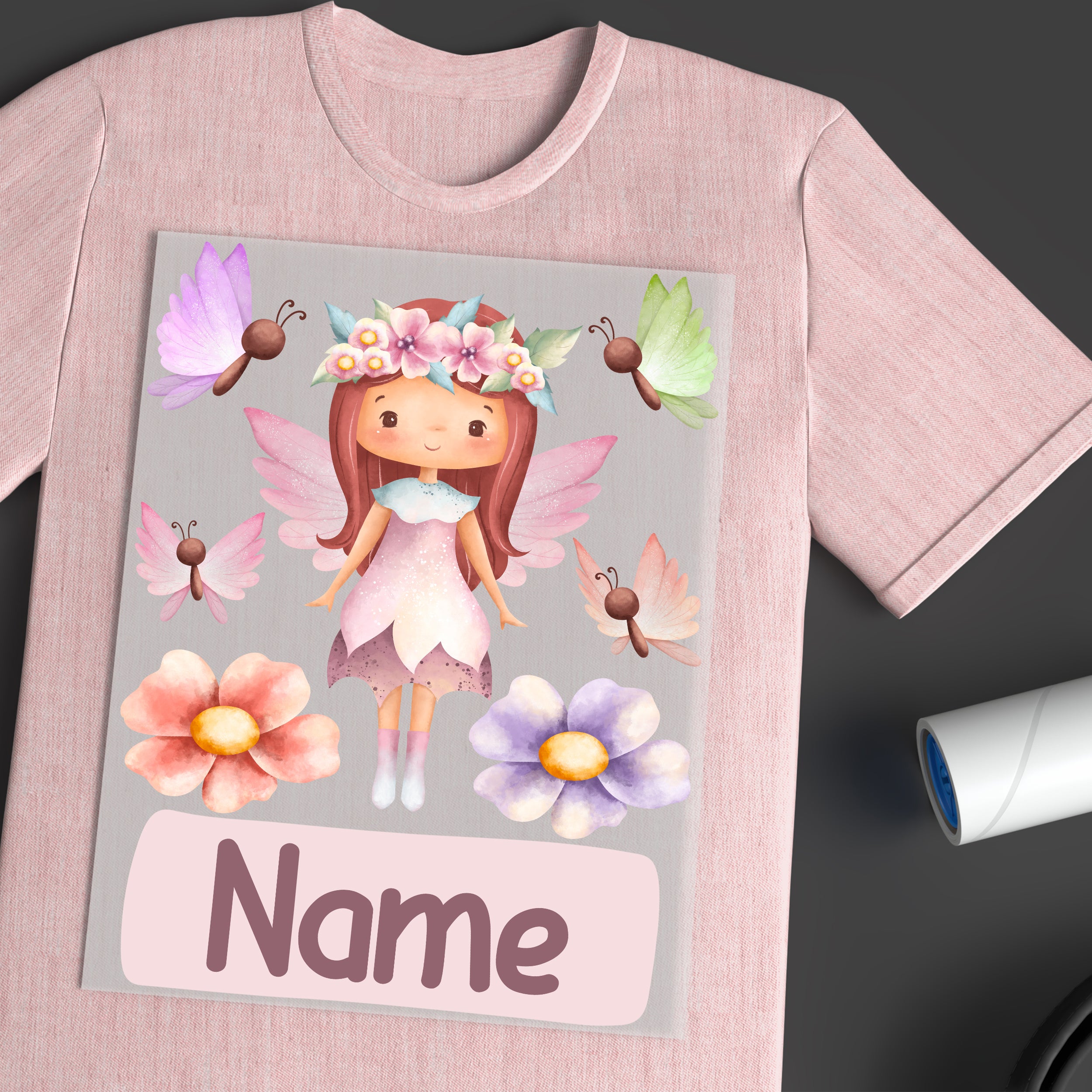 Rosa T-Shirt mit Feenmotiv, Blumen und Platz für Namen.