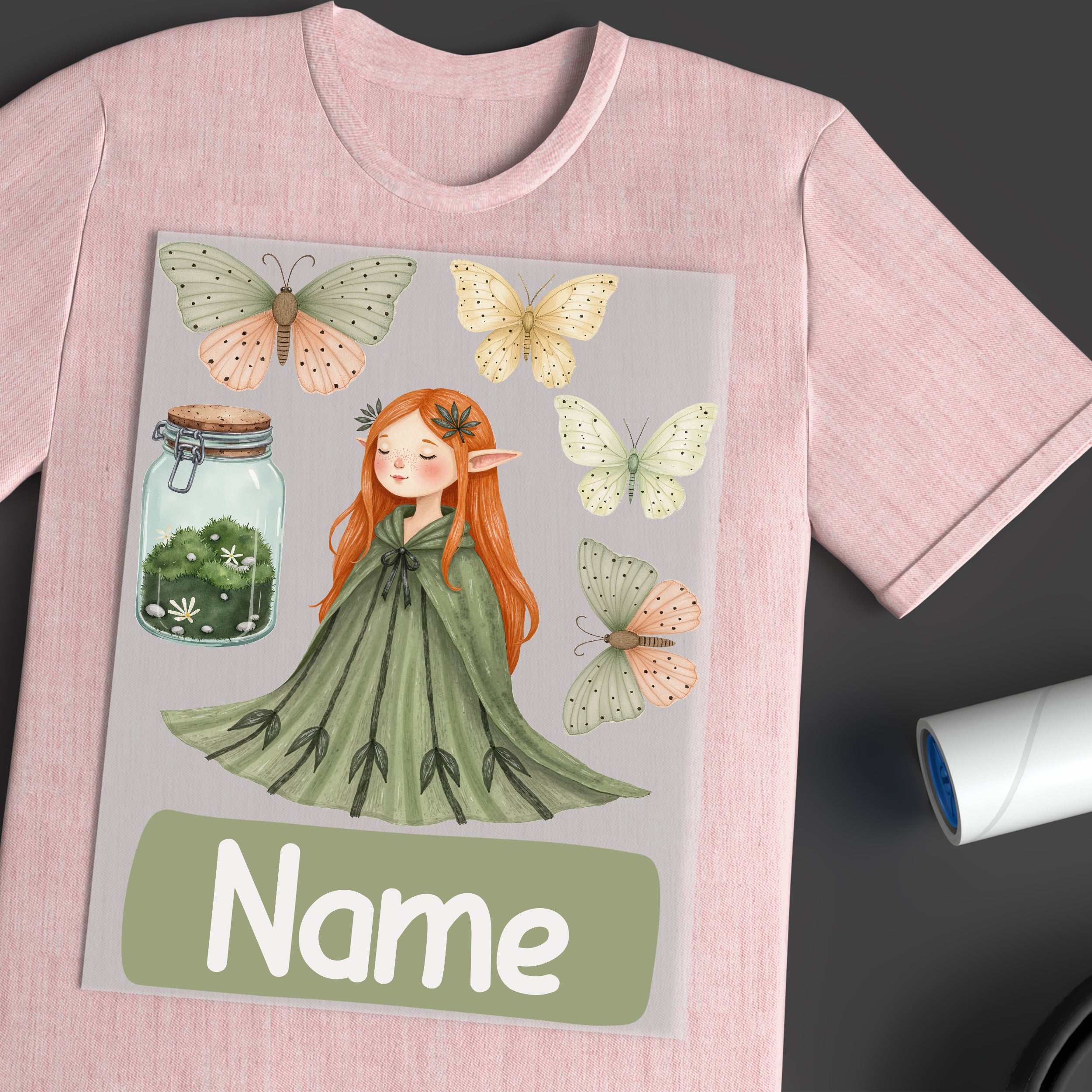 Rosa T-Shirt mit Elfe, Gläsern und Schmetterlingen.